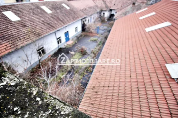 Spatiu comercial 2.800 mp.Piata Republicii,555 euro mp
