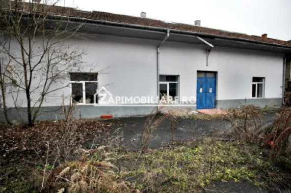 Spatiu comercial 2.800 mp.Piata Republicii,555 euro mp