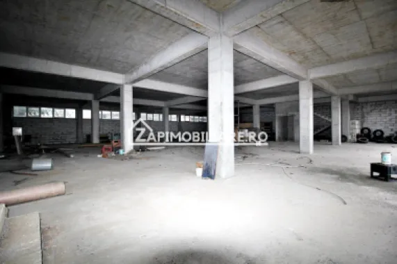 Spatiu comercial 2.800 mp.Piata Republicii,555 euro mp