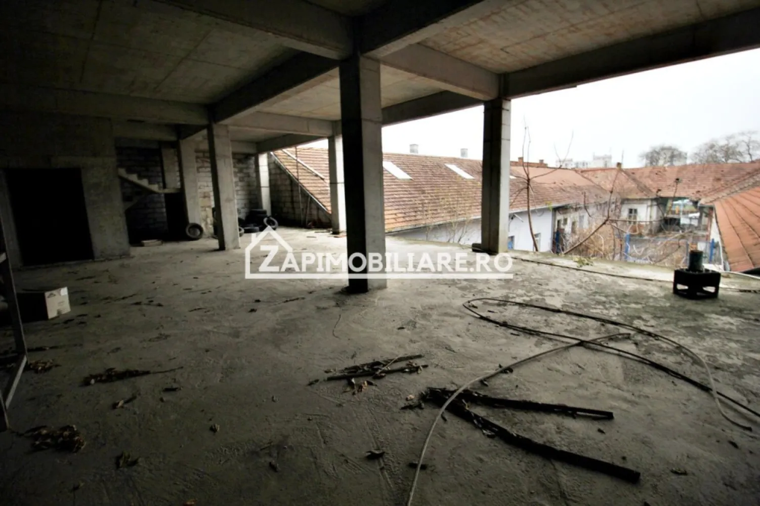 Spatiu comercial 2.800 mp.Piata Republicii,555 euro mp