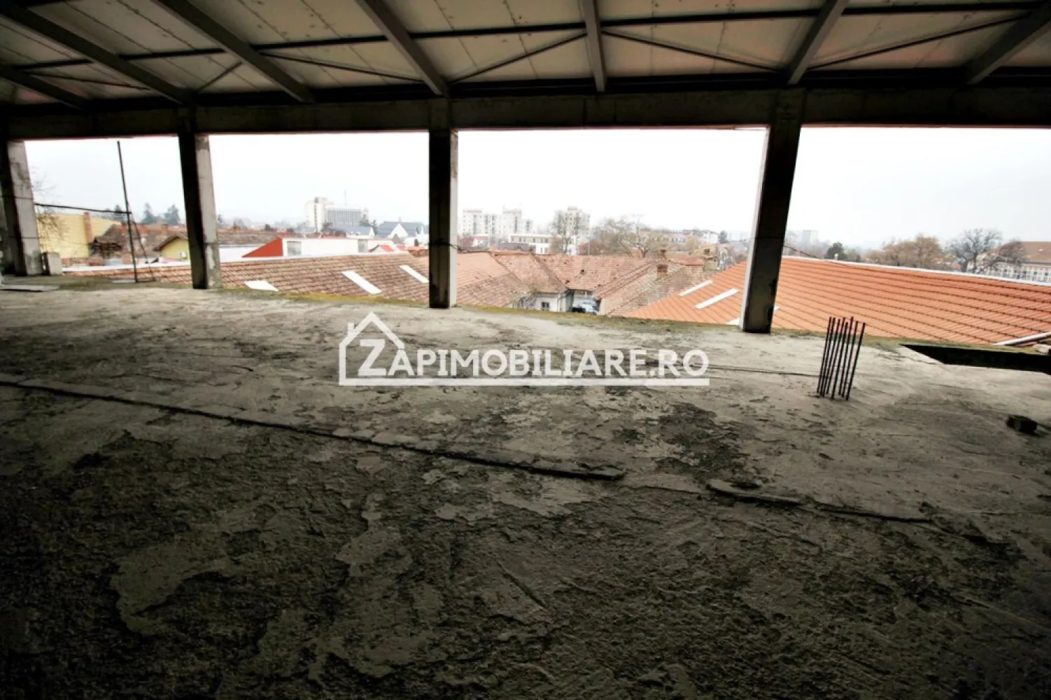 Spatiu comercial 2.800 mp.Piata Republicii,555 euro mp