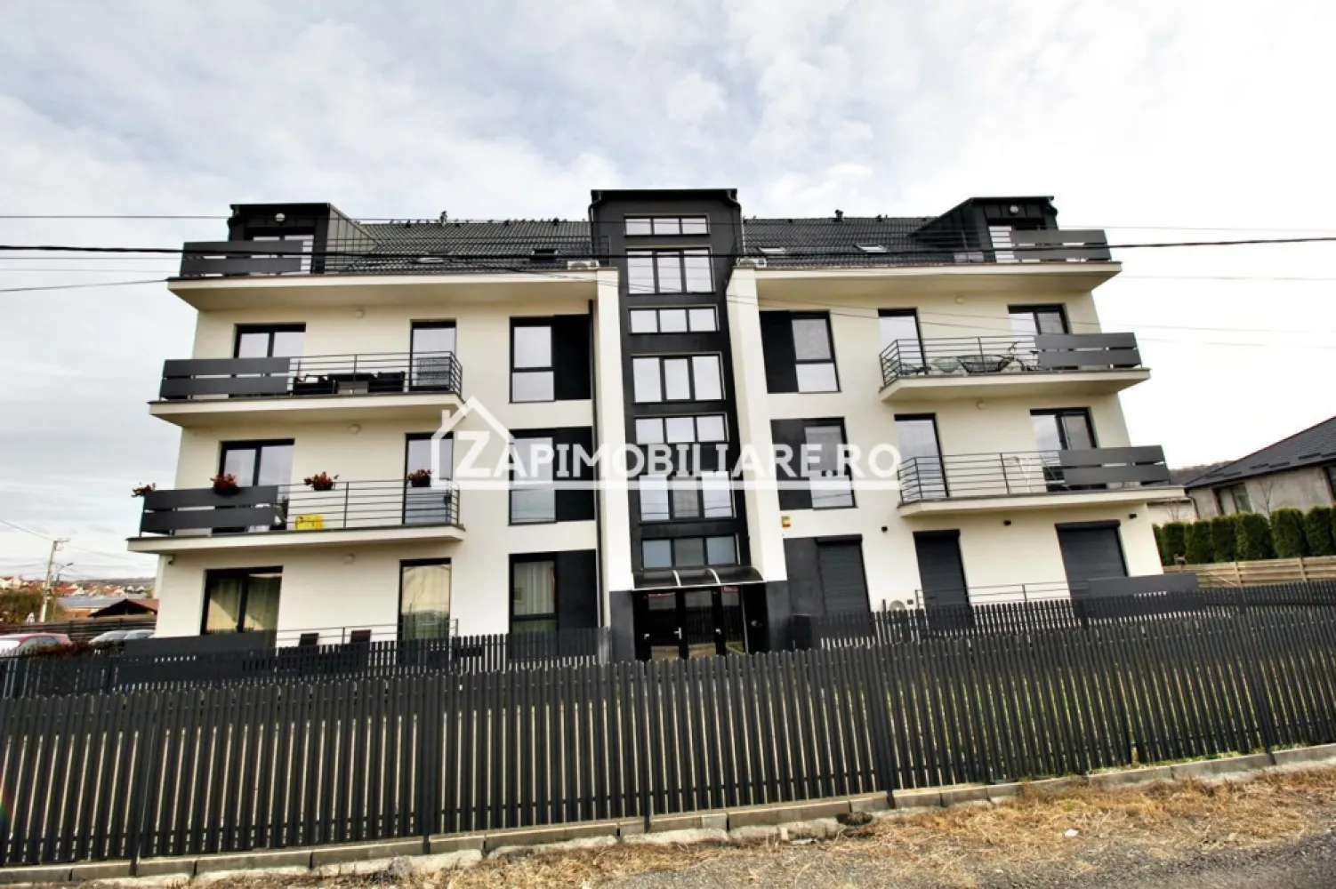 Apartament 2 camere la cheie,53mp+balcon tva de21% inclus - Contact 0774048706 Bogdan
De vânzare apartament la cheie 2 camere decomandat confort 1, situat în Livezeni aproape de viitorul Spital UMFST , suprafață utilă de 53 mp,+ balcon situat la etajul 3 din 3 oferit de Zap Imobiliare 
Detalii: 
- 1 living, 1 dormitor, 1 bucătărie, 1 baie, 1 balcon, 1 hol
- centrală termică, incălzire in pardoseală, geamuri tripan, ușă metalică.
- apartamentul cu suprafața de 53 mp utili + balcon 5 mp se vinde la cheie la prețul 89.500 euro tva de 21% inclus în preț.
Disponibil apartament cu 2 camere et 2 la prețul de 97.500 euro
- Locuri de parcare alocate pentru fiecare apartament la prețul de 5000 euro + 19% TVA
Proprietatea se află într-o zonă cu un confort deosebit, datorită amplasării în imediata apropiere a tot ceea ce înseamnă viață modernă, și anume: mijloace de transport în comun, magazine, unități de învățământ de toate gradele, piață, parc, bănci, farmacii, s.a.
Locuința se vinde la cheie la prețul de 89.500 Euro negociabil. Tva de 21% inclus în preț Comisionul este ZERO!
Contact 0774048706 Bogdan
Dacă vă place această ofertă - sau pentru alte informații sunați la numărul de contact din anunț! 
Compania Zap Imobiliare vă pune la dispoziție toate informațiile, actele și documentele necesare alături de asistență și consiliere permanentă până la finalizarea achiziției imobiliare. Ne dorim să îți oferim cea mai plăcută experiență, îndeplinim vise cu pereți!