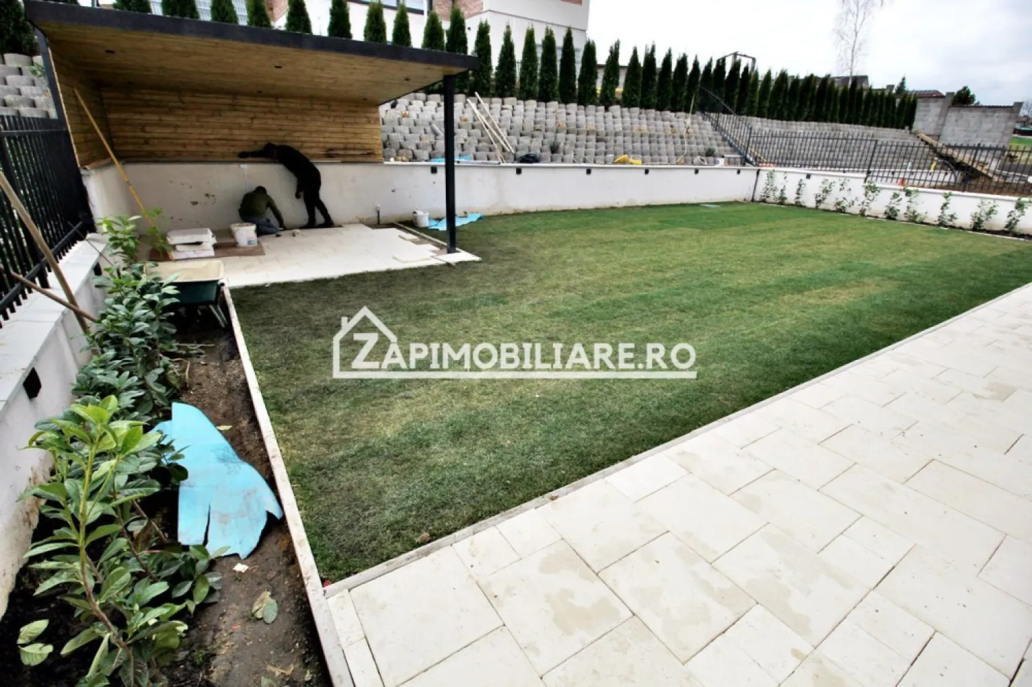 Casa 5 camere,175 mp,520 mp teren,zona Penny, 0% comision - Contact 0774048706 Bogdan
De vânzare casă D-P Premium la cheie, singur în curte 5 camere situată în Corunca zona Penny suprafața utilă de 175 mp amplasată pe un teren cu suprafața de 520 mp, 
Compartimentare:
- la demisol 1 garaj, 1 pivnită, 60 mp
- la parter: 1 living, 1 bucătărie, 2 băi,3 dormitoare, 1 terasă, 1 foisor acoperit
- gard, pavaj,poarta si usă garaj automatizate, gazon, sistem de irigatie, plante ornamentale ,foisor acoperit, video interfon incluse in pret
Detalii:
- centrală termică, calorifere, geamuri tripan
- fundația casei are o adâncime de 1 m, pereții sunt din cărămidă, acoperișul de țiglă izolată cu polistiren de 10 cm.
- pivniță, pod mansardabil, 
- anul construcției 2024
- disponibila casă cu suprafata utilă de 185 mp 900 mp teren la pretul de 339.000 euro
Utilitați:
- curent, apă, gaz, canalizare

Casa se vinde la cheie la prețul de 295.000 Euro negociabil. Comision ZERO!
Contact 0774048706 Bogdan
Daca vă place această ofertă sau pentru alte informații sunați la numărul de contact din anunț! 
Compania Zap Imobiliare vă pune la dispoziție toate actele și documentele necesare alături de asistență și consiliere permanentă până la finalizarea achiziției imobiliare. 
Ne dorim să îți oferim cea mai plăcută experiență, îndeplinim vise cu pereți!