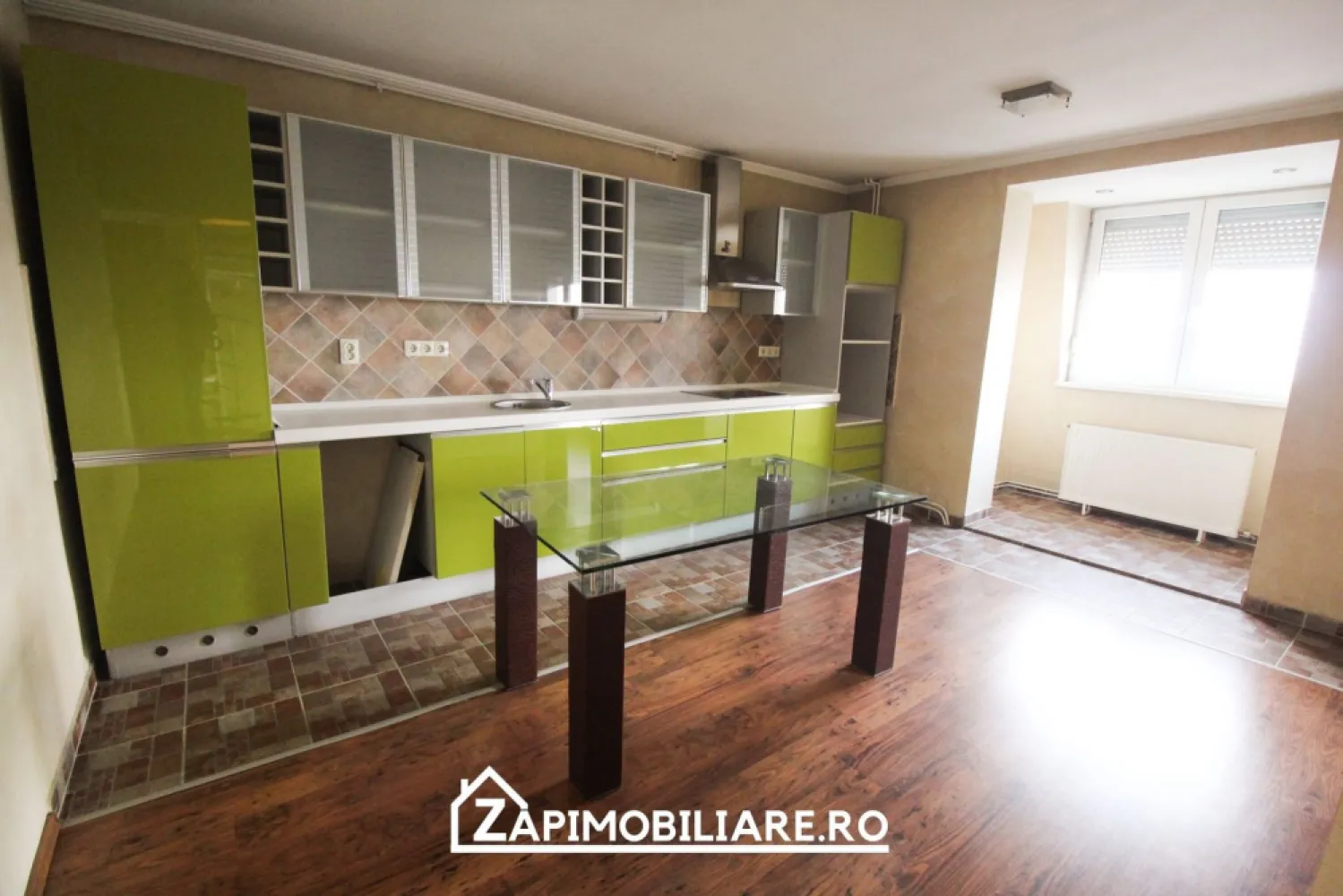 Ultracentral - Apt. Studio - Piata Teatrului - Etaj 9 - Mentionati ID-ul proprietatii cand apelati: CP2238412
Comision ZERO pentru cumparator!
Contact ⓪⑦②⑥ ②②③ ⑧⑧⑥ Sebastian
De vânzare apartament tip studio decomandat confort 1 situat în Zona Ultracentrala a orasului in Piata Teatrului , suprafață utilă de 47 mp, situat la etajul 9 din 10 oferit de Zap Imobiliare 
Detalii: 
- 1 camere 1 baie, 1 bucatarie
- centrală termică, calorifere, geamuri termopan, ușă metalică.

Locuința se vinde la prețul de 99000 Euro negociabil. Comisionul este ZERO pentru cumparator
Contact ⓪⑦②⑥ ②②③ ⑧⑧⑥ Sebastian

Proprietatea se află într-o zonă cu un confort deosebit, datorită amplasării în imediata apropiere a tot ceea ce înseamnă viață modernă, și anume: mijloace de transport în comun, magazine, unități de învățământ de toate gradele, piață, parc, bănci, farmacii, s.a.