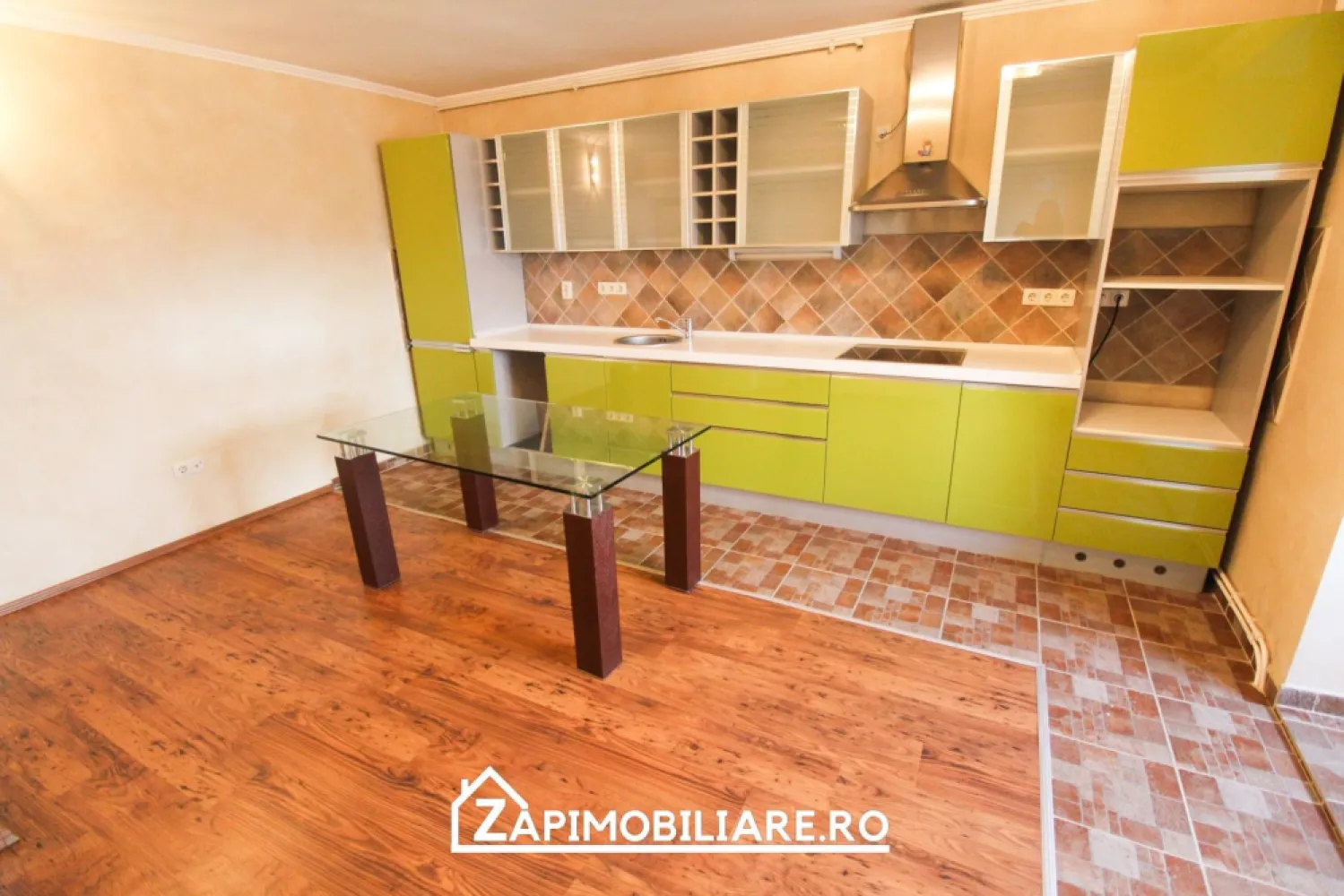 Ultracentral - Apt. Studio - Piata Teatrului - Etaj 9 - Mentionati ID-ul proprietatii cand apelati: CP2238412
Comision ZERO pentru cumparator!
Contact ⓪⑦②⑥ ②②③ ⑧⑧⑥ Sebastian
De vânzare apartament tip studio decomandat confort 1 situat în Zona Ultracentrala a orasului in Piata Teatrului , suprafață utilă de 47 mp, situat la etajul 9 din 10 oferit de Zap Imobiliare 
Detalii: 
- 1 camere 1 baie, 1 bucatarie
- centrală termică, calorifere, geamuri termopan, ușă metalică.

Locuința se vinde la prețul de 99000 Euro negociabil. Comisionul este ZERO pentru cumparator
Contact ⓪⑦②⑥ ②②③ ⑧⑧⑥ Sebastian

Proprietatea se află într-o zonă cu un confort deosebit, datorită amplasării în imediata apropiere a tot ceea ce înseamnă viață modernă, și anume: mijloace de transport în comun, magazine, unități de învățământ de toate gradele, piață, parc, bănci, farmacii, s.a.