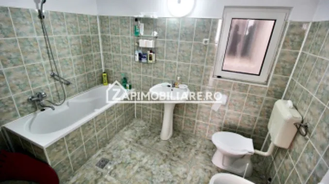Casa 5 camere,3 băi,180 mp.teren 371 mp.Central