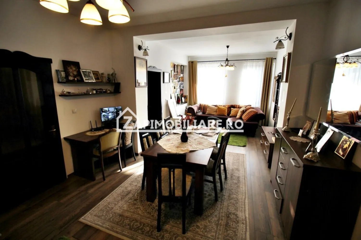 Casa 8 camere,4 bai,482mp,1.100mp teren,2 garaje,0% comision - Contact 0774048706 Bogdan
De vânzare casă, singur în curte, 8 camere, 4 bai, 2 garaje, 1 pivnită, 2 bucătării,situată în Santana de Mures, suprafața construită de 482 mp.suprafata utilă de 372 mp amplasată pe un teren cu suprafața de 1.100 mp, 
Compartimentare:
- la demisol 1 pivnită 20 mp
- la parter: 2 livinguri, 2 bucătării, 2 băi,2 dormitoare,1 dressing, 1 debara, 1 cămară,2 garaje, 1 magazie,1 terasă
- la etaj: 4 dormitoare, 2 băi, 1, hol
- zonă Centrală 
- ideal si pentru spațiu comercial,cabinet medical,birouri 
Detalii:
- centrală termică pe gaz + centrală pe lemne,pufar de 1.000 litri,calorifere, semineu,geamuri termopan, 
- fundația casei are o adâncime de 1 m, pereții sunt din cărămidă, acoperișul de tablă, izolată cu polistiren de 10 cm.
- pivniță
Utilitați:
- curent, apă, gaz, canalizare
- sistem de supraveghere, alarmă, usi garaj automatizate
- in curte este amenajat un solar, 1 magazie pentru lemne, + anexe
Casa se vinde la cheie , partial mobilată și utilată la prețul de 397.000 Euro negociabil. Comision ZERO!
Contact 0774048706 Bogdan
Se acceptă și schimb cu apartament 
Daca vă place această ofertă sau pentru alte informații sunați la numărul de contact din anunț! 
Compania Zap Imobiliare vă pune la dispoziție toate actele și documentele necesare alături de asistență și consiliere permanentă până la finalizarea achiziției imobiliare. 
Ne dorim să îți oferim cea mai plăcută experiență, îndeplinim vise cu pereți!