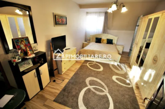 Casa 8 camere,4 bai,482mp,1.100mp teren,2 garaje,0% comision