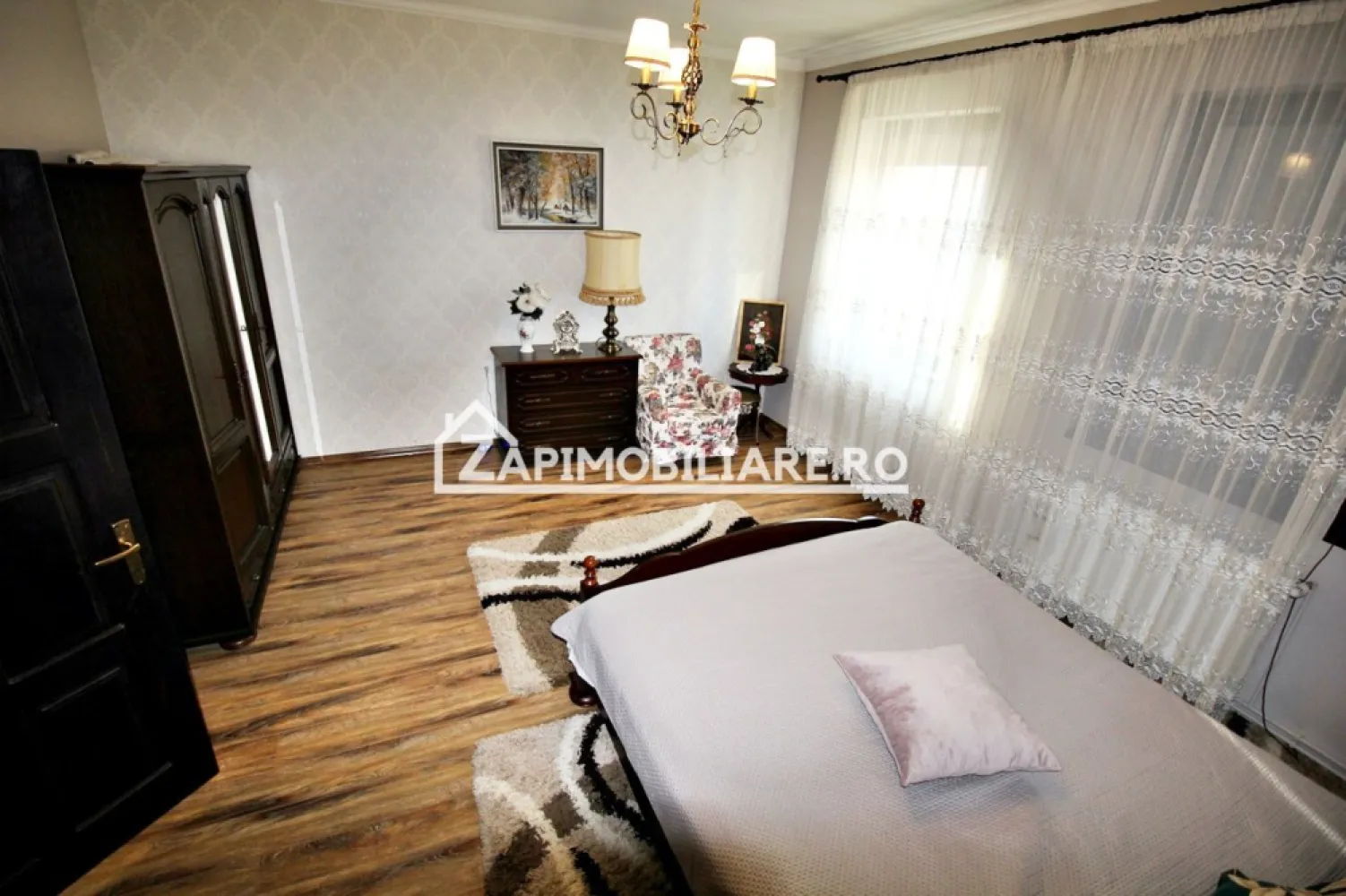 Casa 8 camere,4 bai,482mp,1.100mp teren,2 garaje,0% comision