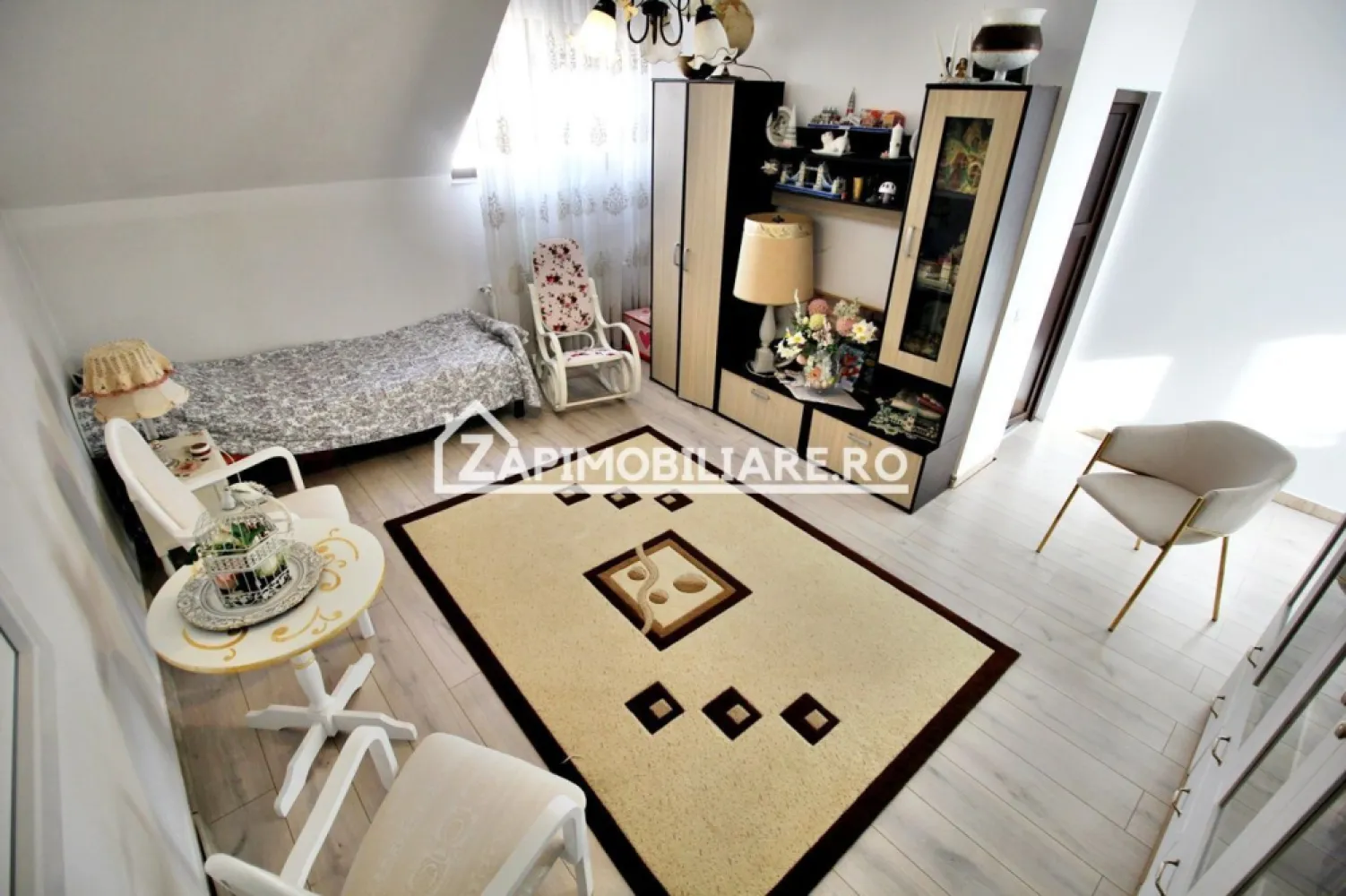 Casa 8 camere,4 bai,482mp,1.100mp teren,2 garaje,0% comision