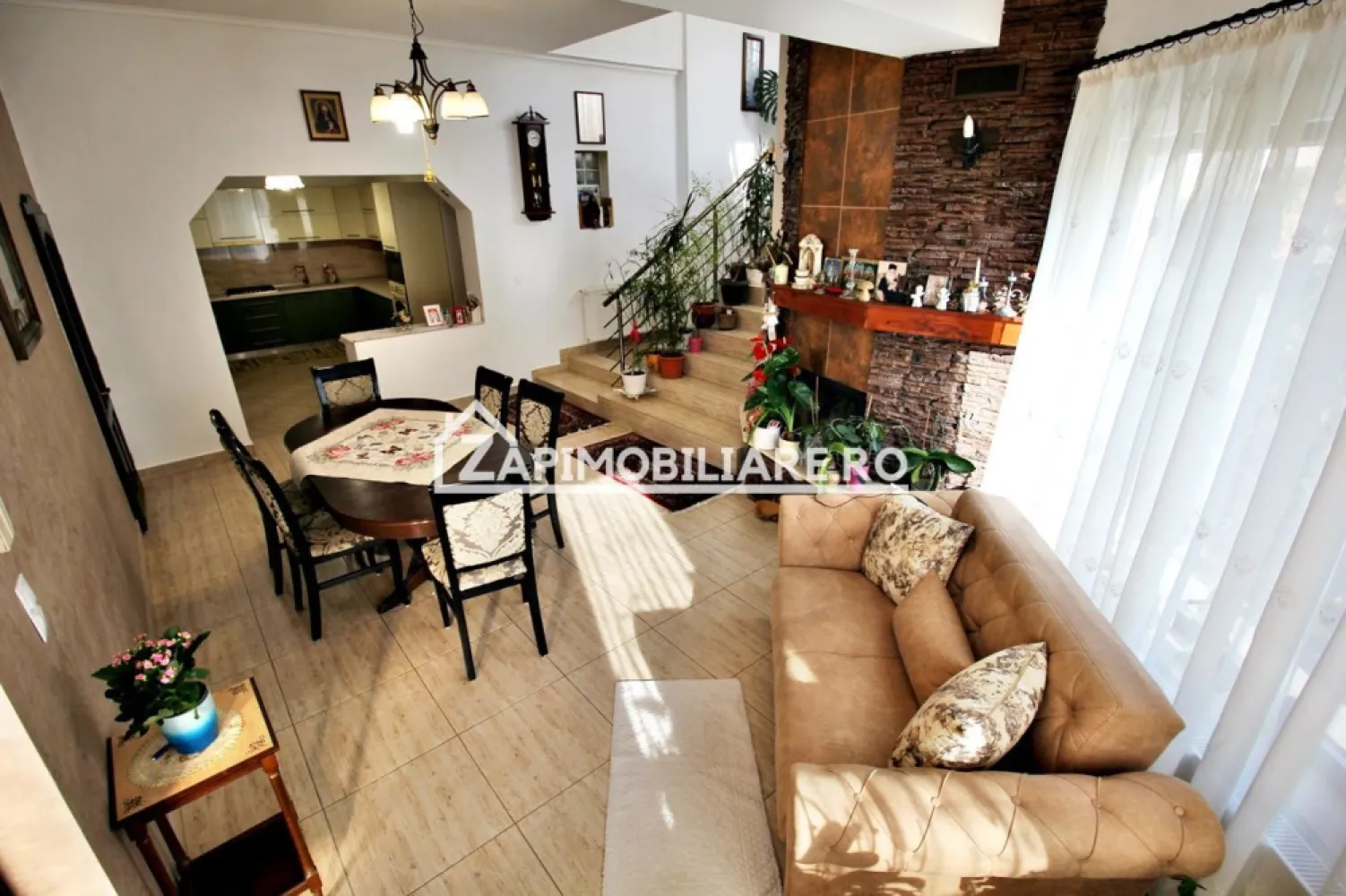 Casa 8 camere,4 bai,482mp,1.100mp teren,2 garaje,0% comision