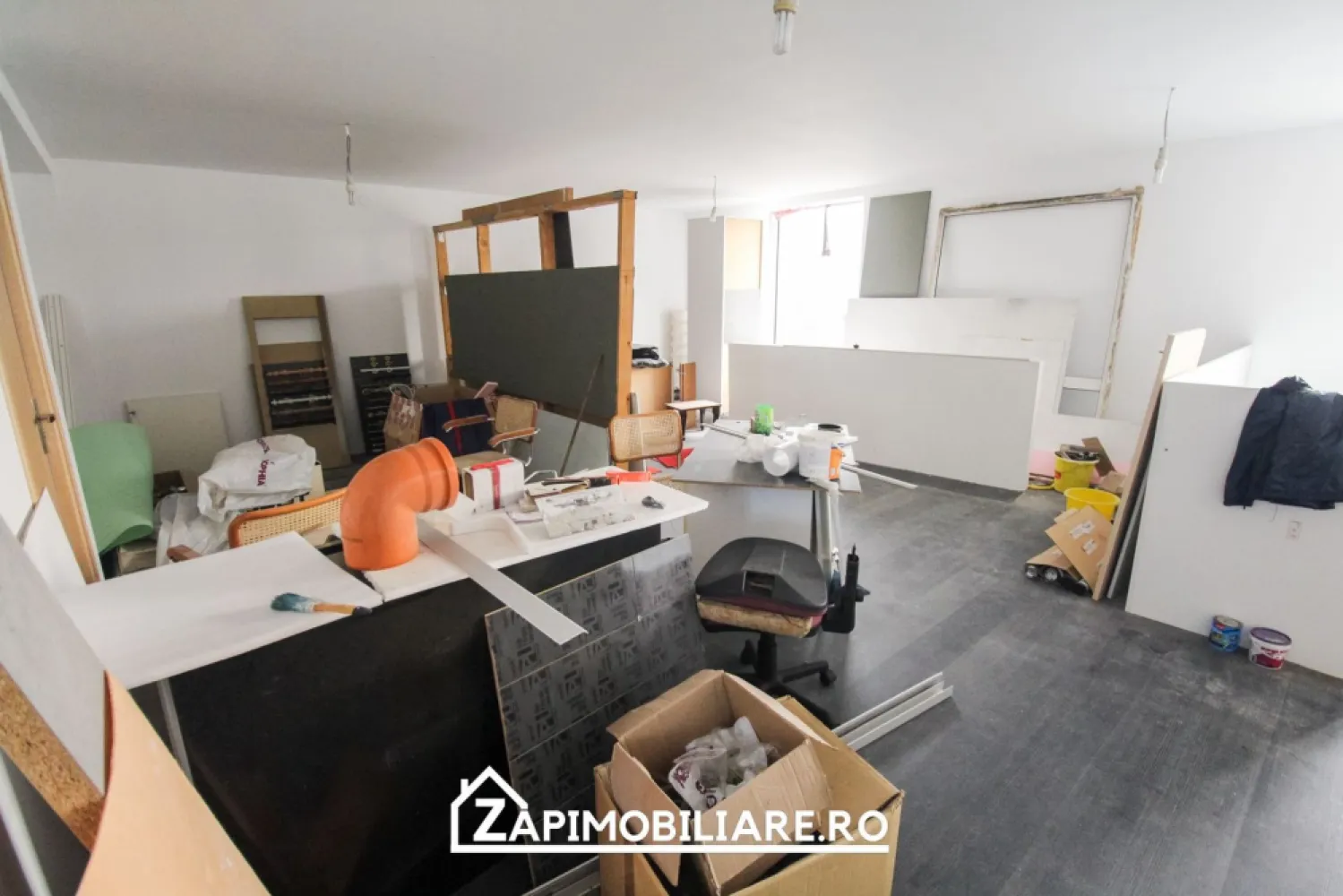 Gheorghe Doja - Trafic intens - comercial - farmacie - apartamente - Mentionati ID-ul proprietatii cand apelati: CP2211819
Contact ⓪⑦②⑥ ②②③ ⑧⑧⑥ Sebastian
De vanzare cladire situata pe Gheorghe Doja - direct la strada cu vitrina si trafic intens, cu o suprafata utila de 250 mp desfasurata pe parter etaj 1 si mansarda.
Se preteaza pt birouri, spatiu comercial, apartamente, sediu banca, farmacie etc.

Detalii:
- centrală termică, calorifere, geamuri termopan, 
Imobilul se vinde la pretul de 250000 Euro negociabil
Contact ⓪⑦②⑥ ②②③ ⑧⑧⑥ Sebastian 
Comisionul perceput este ZERO