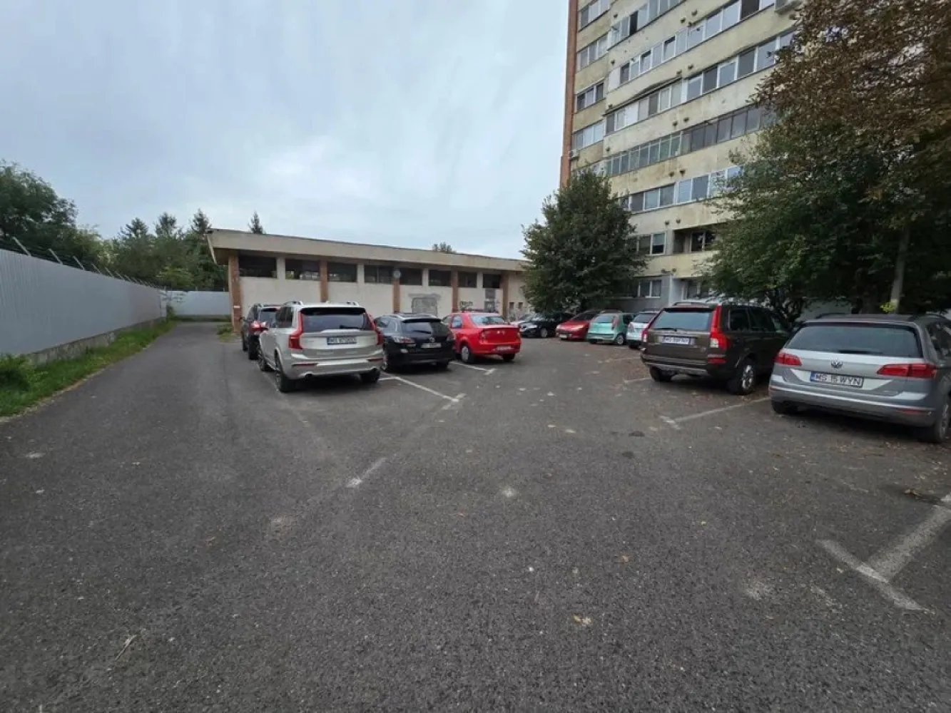 Hală strada Libertătii,274 mp utili - De vanzare hală cu suprafata de 274 mp.utili situat pe strada Libertătii
Contact 0774048706 Bogdan
Compartimentare
Hala cu suprafata de 274 mp se vinde la pretul de 249.000 negociabil,
Comision ZERO
Acest anunț nu corespunde cerințelor tale? Sună la numărul afișat în anunț și unul dintre agenții noștri te va ajuta cu alte oferte personalizate în funcție de cerințele tale. Contact Bogdan 0774048706