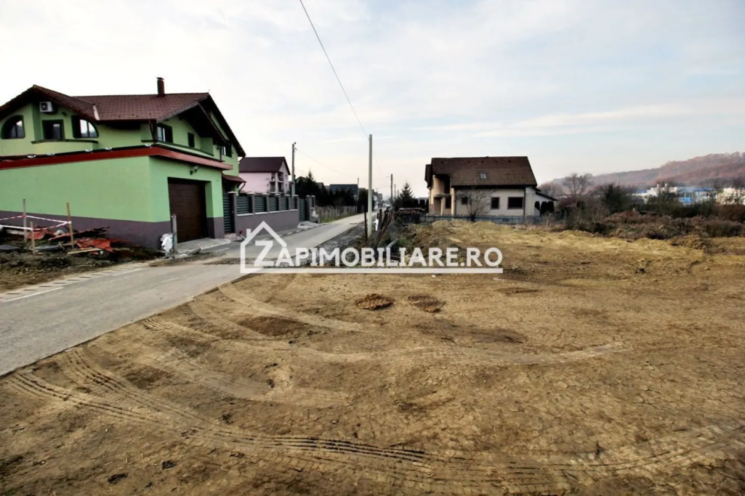 Teren pentru casă cu uilităti si asfalt 830 mp.deschidere 17 - De vănzare 3 parcele de 830 mp.teren intravilan in Corunca cu deschidere de 17 m la drum asfaltat
zona Rezidentială cu utilitati langă teren
Contact 0774048706 Bogdan
Terenul de 830 mp.se vinde la prețul de 83.000 Euro negociabil Comisionul este ZERO!
Contact 0774048706 Bogdan
Dacă vă place această ofertă - sau pentru alte informații sunați la numărul de contact din anunț! 0774048706 Bogdan
Compania Zap Imobiliare vă pune la dispoziție toate informațiile, actele și documentele necesare alături de asistență și consiliere permanentă până la finalizarea achiziției imobiliare.