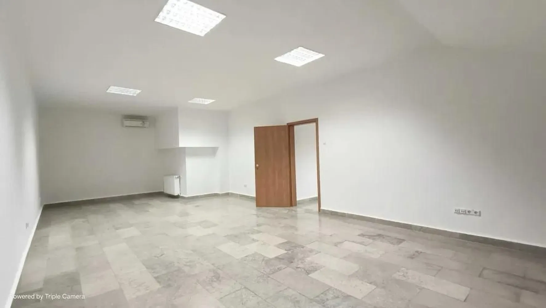 Central - zona Tribunal - disponibil intre 30 mp si 450 mp - Mentionati ID-ul proprietatii cand apelati: CP2189228
Contact ⓪⑦②⑥ ②②③ ⑧⑧⑥ Sebastian
De închiriat spatii de birou, situate in Targu Mures Zona Tribunalului - loc de parcare in curte

pații de birouri ultracentrale de închiriat – Str. Justiției, Târgu Mureș

-806 mp utili, recent renovați, într-o clădire reprezentativă
-Preț: incepand de la 8.5 €/mp in functie de suprafata dorita
-Potrivite pentru birouri, cabinete, showroom-uri, clinici sau firme IT
-In functie de suprafata inchriata se ofera si locuri de parcare incluse in pret sau contra cost. Total locuri de parcare disponibile - 10 parcari.

Spațiile sunt distribuite pe două niveluri, iar închirierea se poate face:
-Pe birouri individuale – începând de la 30 mp
-Pe un întreg nivel – ideal pentru firme cu echipe extinse
-Pe ambele niveluri – pentru activități complexe sau cu mai multe departamente

-Aer condiționat individual în fiecare birou
-Pardoseală din granit si parchet laminat
-Acces securizat în curte interioară
-Parcări supravegheate video
-Lumină naturală, spații funcționale și bine compartimentate

Locație premium – ultracentral, aproape de instituții, servicii și mijloace de transport
Comisionul agentiei solicitat chiriasului este de 50% din pretul chiriei pe o luna si se plateste o singura data, la semnarea contractului.