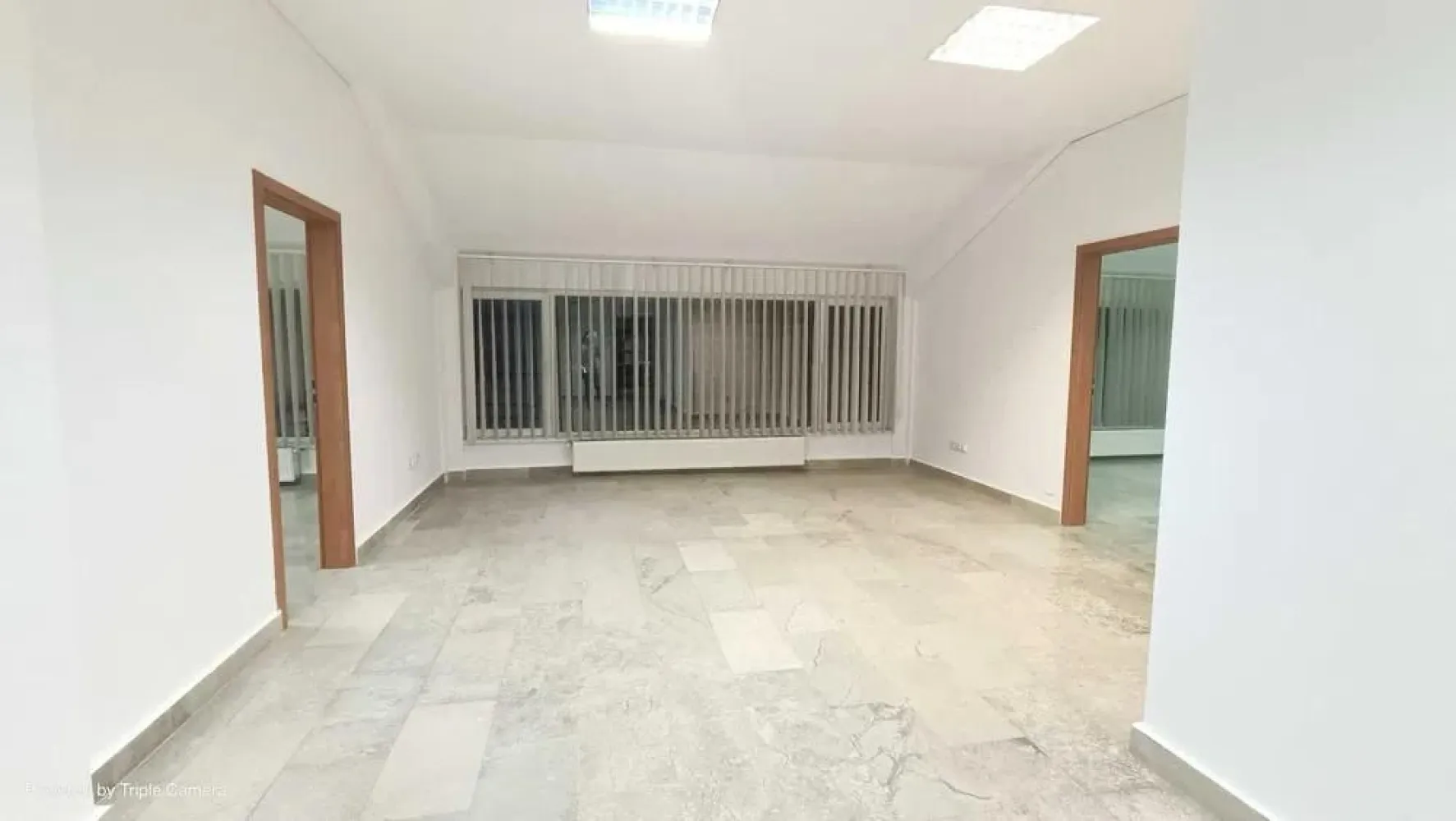 Central - zona Tribunal - disponibil intre 30 mp si 450 mp - Mentionati ID-ul proprietatii cand apelati: CP2189228
Contact ⓪⑦②⑥ ②②③ ⑧⑧⑥ Sebastian
De închiriat spatii de birou, situate in Targu Mures Zona Tribunalului - loc de parcare in curte

pații de birouri ultracentrale de închiriat – Str. Justiției, Târgu Mureș

-806 mp utili, recent renovați, într-o clădire reprezentativă
-Preț: incepand de la 8.5 €/mp in functie de suprafata dorita
-Potrivite pentru birouri, cabinete, showroom-uri, clinici sau firme IT
-In functie de suprafata inchriata se ofera si locuri de parcare incluse in pret sau contra cost. Total locuri de parcare disponibile - 10 parcari.

Spațiile sunt distribuite pe două niveluri, iar închirierea se poate face:
-Pe birouri individuale – începând de la 30 mp
-Pe un întreg nivel – ideal pentru firme cu echipe extinse
-Pe ambele niveluri – pentru activități complexe sau cu mai multe departamente

-Aer condiționat individual în fiecare birou
-Pardoseală din granit si parchet laminat
-Acces securizat în curte interioară
-Parcări supravegheate video
-Lumină naturală, spații funcționale și bine compartimentate

Locație premium – ultracentral, aproape de instituții, servicii și mijloace de transport
Comisionul agentiei solicitat chiriasului este de 50% din pretul chiriei pe o luna si se plateste o singura data, la semnarea contractului.