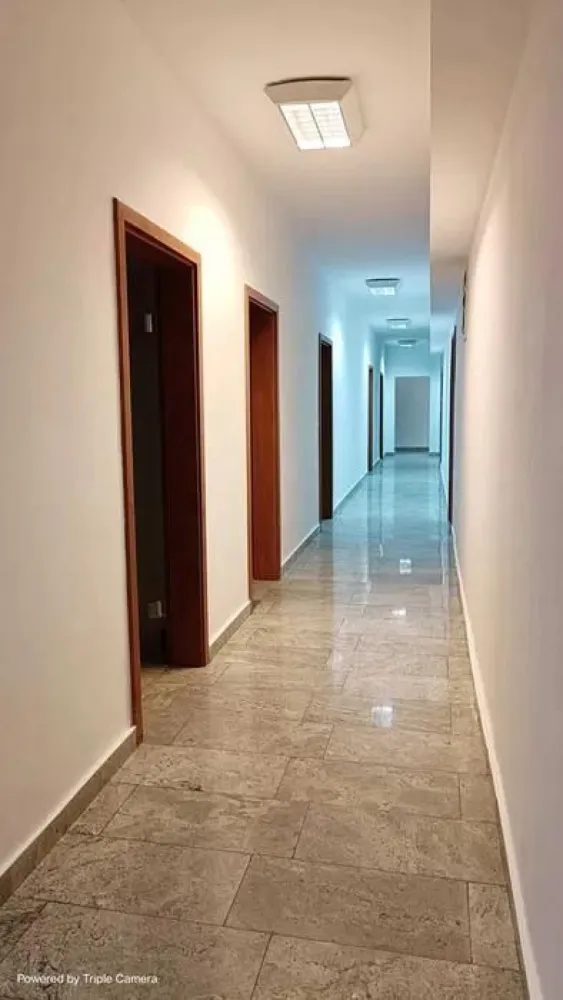 Central - zona Tribunal - disponibil intre 30 mp si 450 mp - Mentionati ID-ul proprietatii cand apelati: CP2189228
Contact ⓪⑦②⑥ ②②③ ⑧⑧⑥ Sebastian
De închiriat spatii de birou, situate in Targu Mures Zona Tribunalului - loc de parcare in curte

pații de birouri ultracentrale de închiriat – Str. Justiției, Târgu Mureș

-806 mp utili, recent renovați, într-o clădire reprezentativă
-Preț: incepand de la 8.5 €/mp in functie de suprafata dorita
-Potrivite pentru birouri, cabinete, showroom-uri, clinici sau firme IT
-In functie de suprafata inchriata se ofera si locuri de parcare incluse in pret sau contra cost. Total locuri de parcare disponibile - 10 parcari.

Spațiile sunt distribuite pe două niveluri, iar închirierea se poate face:
-Pe birouri individuale – începând de la 30 mp
-Pe un întreg nivel – ideal pentru firme cu echipe extinse
-Pe ambele niveluri – pentru activități complexe sau cu mai multe departamente

-Aer condiționat individual în fiecare birou
-Pardoseală din granit si parchet laminat
-Acces securizat în curte interioară
-Parcări supravegheate video
-Lumină naturală, spații funcționale și bine compartimentate

Locație premium – ultracentral, aproape de instituții, servicii și mijloace de transport
Comisionul agentiei solicitat chiriasului este de 50% din pretul chiriei pe o luna si se plateste o singura data, la semnarea contractului.