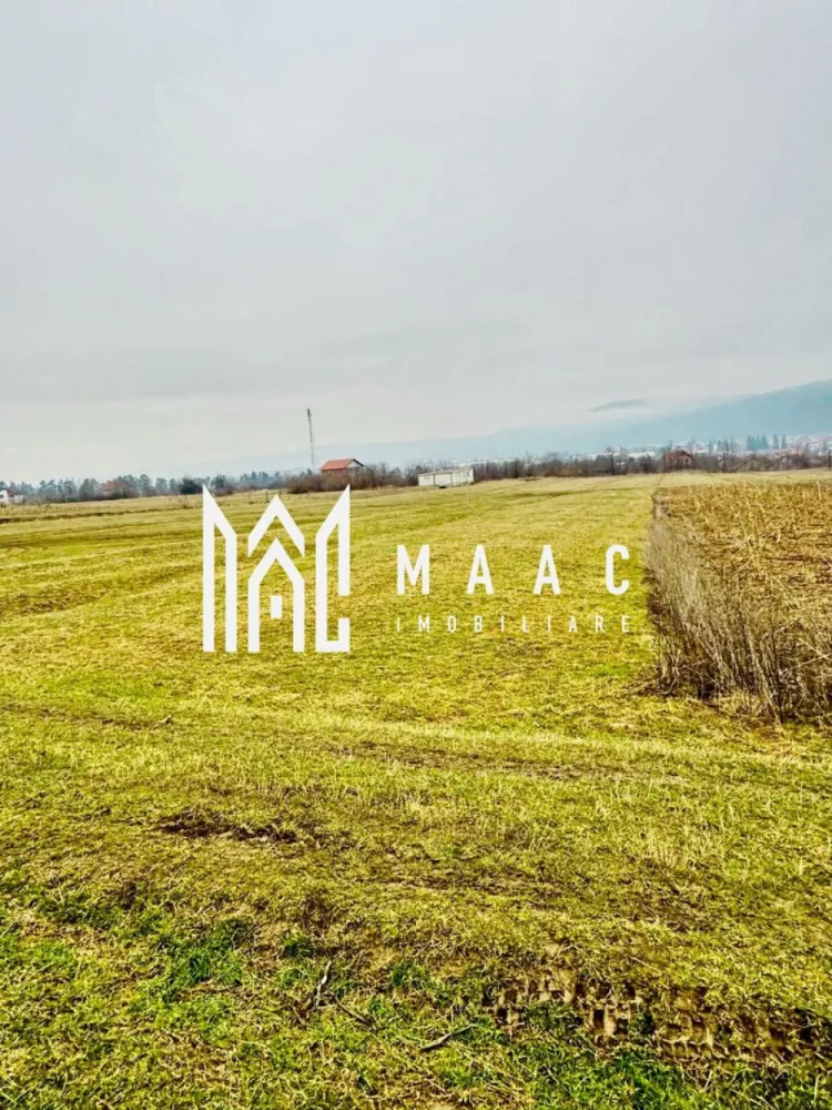 Teren | Oportunitate de investiție | 859 MP | Intravilan | Tălmaciu - MAAC Imobiliare vă propune spre vânzare un teren arabil(agricol) cu potențial ridicat situat în zona Armeni, în localitatea Tălmaciu. Proprietatea reprezintă o oportunitate de investiție, fiind amplasată într-un cadru natural liniștit care oferă perspective de dezvoltare pe termen lung. Terenul are următoarele caracteristici : -o suprafață totală de 859 mp -este intravilan(însă ,în acte figurează cu categoria de folosință arabil) -accesul la parcelă este asigurat prin intermediul unui drum de țară -utilitățile se află în zona de proximitate a proprietății, fapt ce facilitează procesul ulterior de racordare la rețelele publice.(la aprox. 500 m) Proprietatea se distinge printr-o configurație plană și este intabulată, fiind pregătită pentru tranzacționare imediată. Suprafața unitară și localizarea fac din acest teren o opțiune clară pentru plasarea capitalului într-un activ imobiliar(potențial excelent pe termen lung). Pentru programarea unei vizionări sau mai multe detalii, contactați-ne și specificați ID: CP2897023(codul proprietății). }}