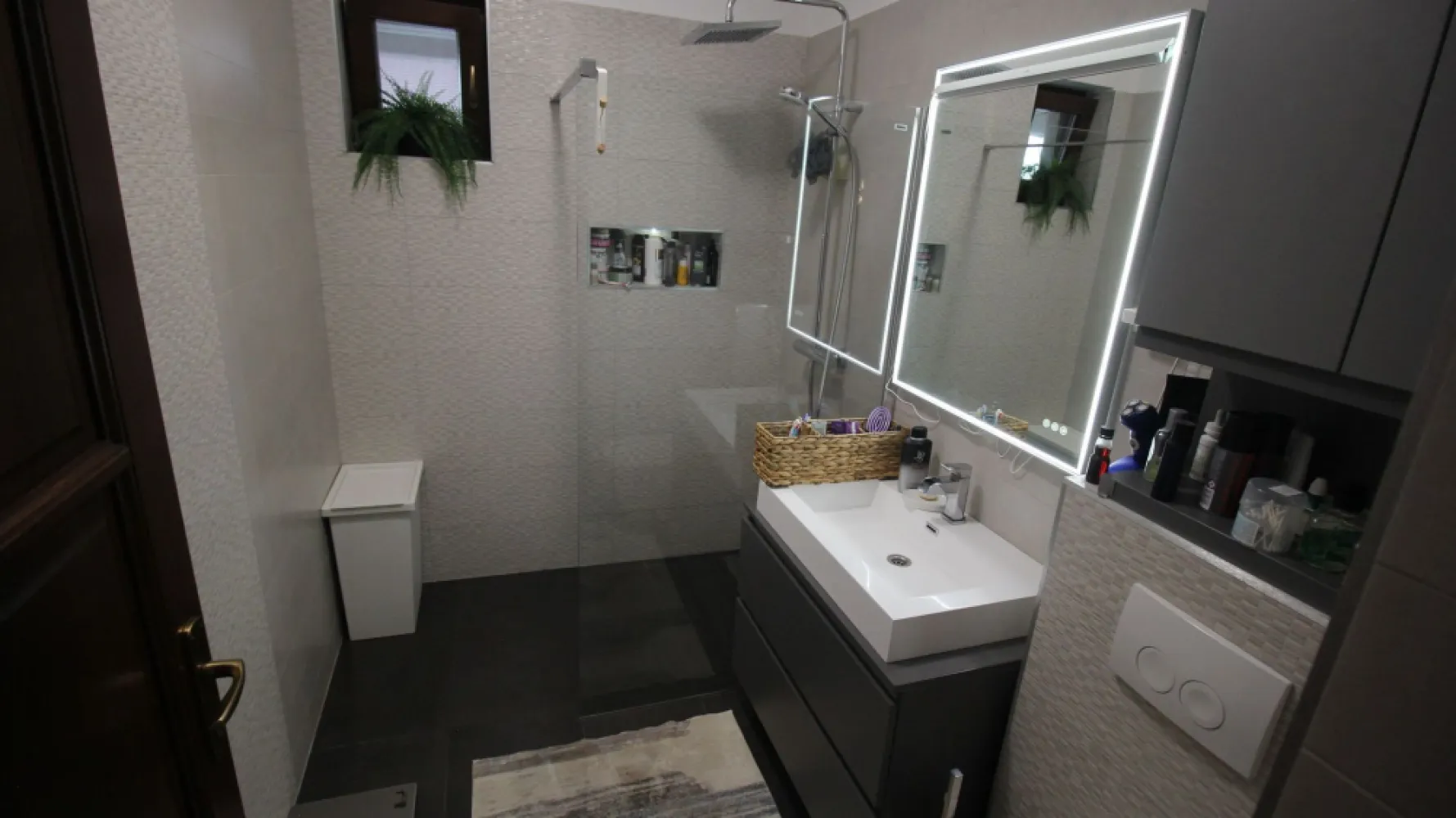 Casa 5 camere mobilată,D-P-E-M 200mp,300mp teren,schimb