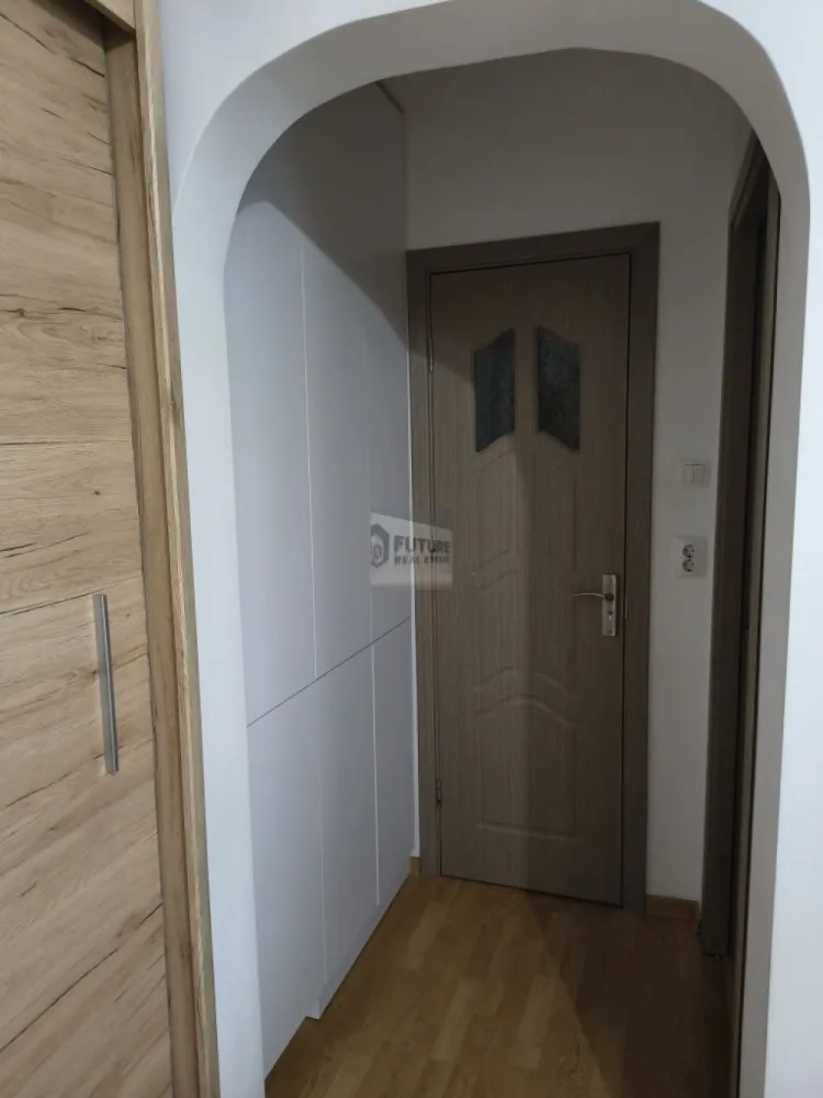 Vând apartament 2 camere | Zonă Progresul – Eroii Revoluției - Vând apartament de 2 camere, situat la etajul 6 din 10, într-un bloc construit în 1972, într-o zonă foarte bine conectată și cu toate facilitățile la îndemână. 🔹 Suprafață utilă: 37 mp 🔹 Compartimentare: semidecomandată 🔹 Balcon: 1 🔹 Se vinde complet mobilat și utilat 📍 Localizare excelentă: Piața Progresul – max. 2 minute de mers pe jos Tramvai – 2 minute de mers pe jos Metrou Eroii Revoluției – la 2 stații de tramvai Școli și grădinițe – la 5–10 minute Parcuri în apropiere Apartamentul este ideal atât pentru locuit, cât și pentru investiție, având acces rapid la transport public, piețe, școli și zone verzi. 📩 Detalii suplimentare și vizionări la cerere #VandApartament #Apartament2Camere #ProprietarDirect #ZonaProgresul #EroiiRevolutiei #ApartamentBucuresti #ImobiliareBucuresti #InvestitieImobiliara #ApartamentMobilat #MetrouAproape #PiațaProgresul }}