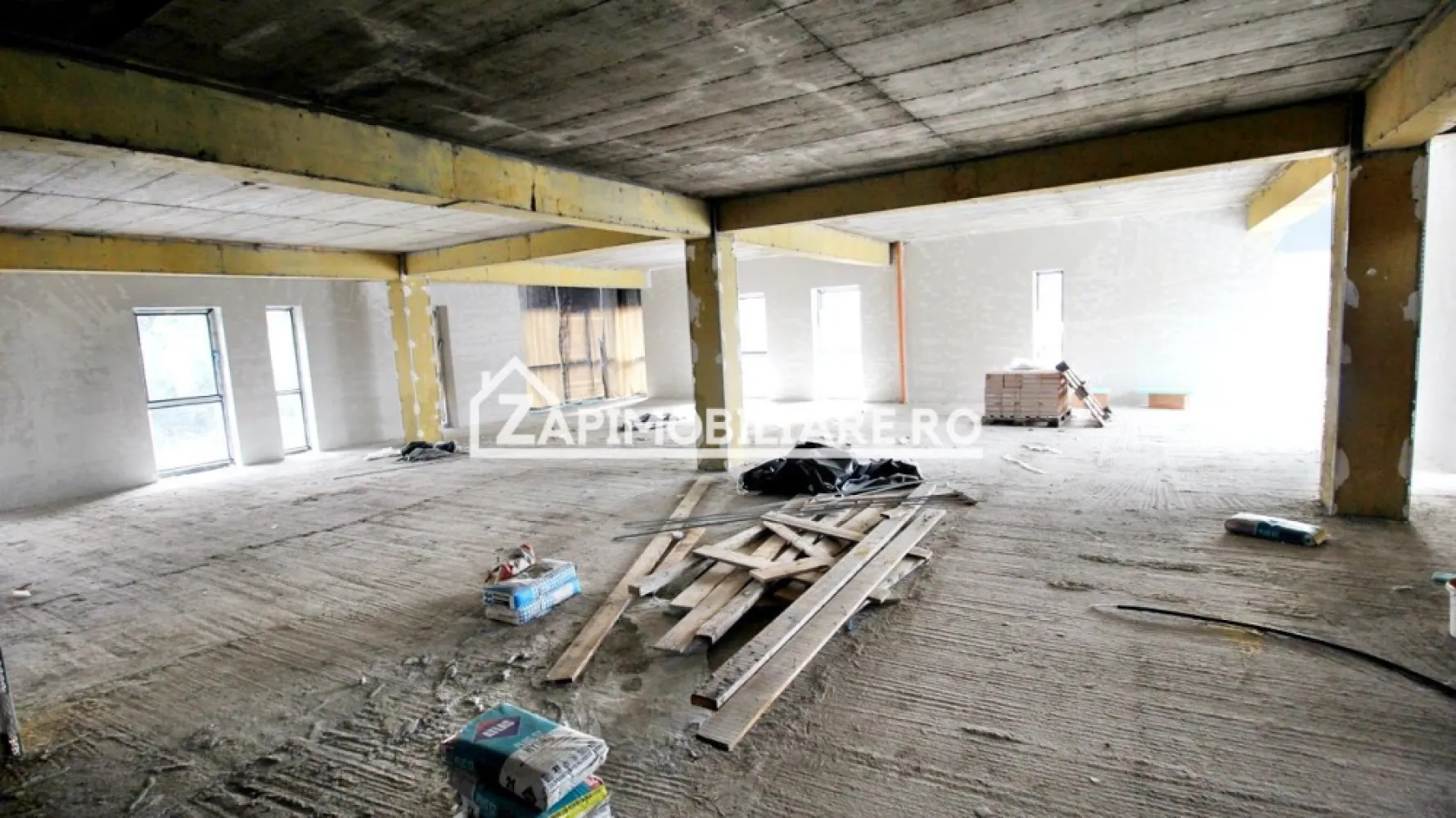 Spatiu comercial si birouri 70-300mp la parter ,zona Gh.Doja - De închiriat spațiu comercial la parter 70 mp + birouri cu suprafata de 50 si 300 mo, situate la etajul 1 si et.2 cu parcare, în zona Gh.Doja ideal pentru sedii firme, punct de lucru, birouri,cabinet medical, salon,
Spațiile de la etaj se închiriază la prețul de 15 euro mp negociabil
Spatiul de la parter se inchiriază la pretul de 20 euro mp
Comisionul perceput este de 50% din valoarea primei chirii.Și se percepe o singură dată!
Acest anunț nu corespunde cerințelor tale? Sună la numărul afișat în anunț și unul dintre agenții noștri te va ajuta cu alte oferte personalizate în funcție de cerințele tale.