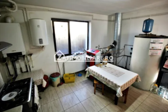 Casa 8 camere,4 bai,482mp,1.100mp teren,2 garaje,0% comision