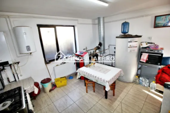 Casa 8 camere,4 bai,482mp,1.100mp teren,2 garaje,0% comision