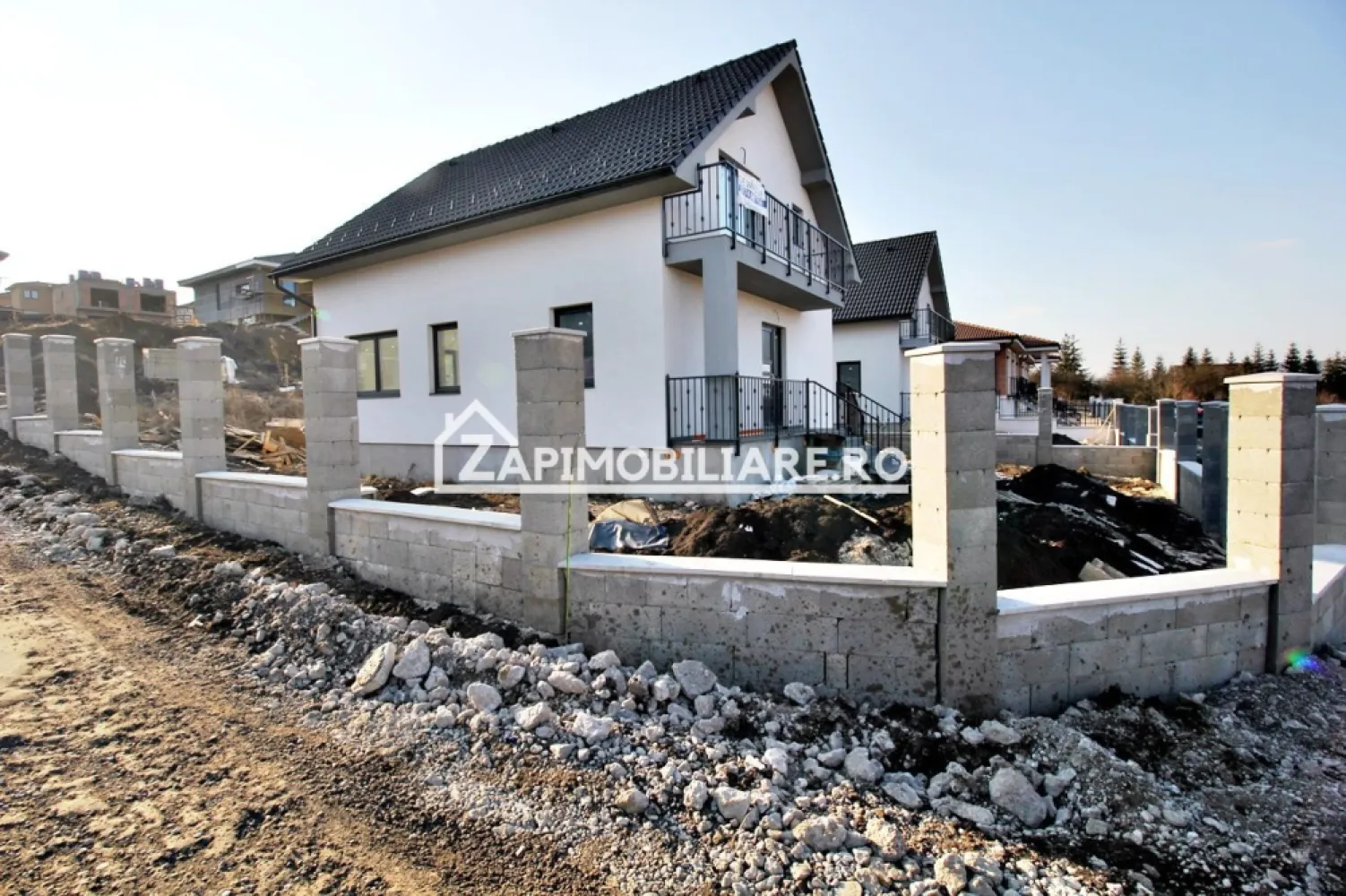 Casa 4 camere la cheie,2bai,120 mp,501 mp teren,zona Corunca