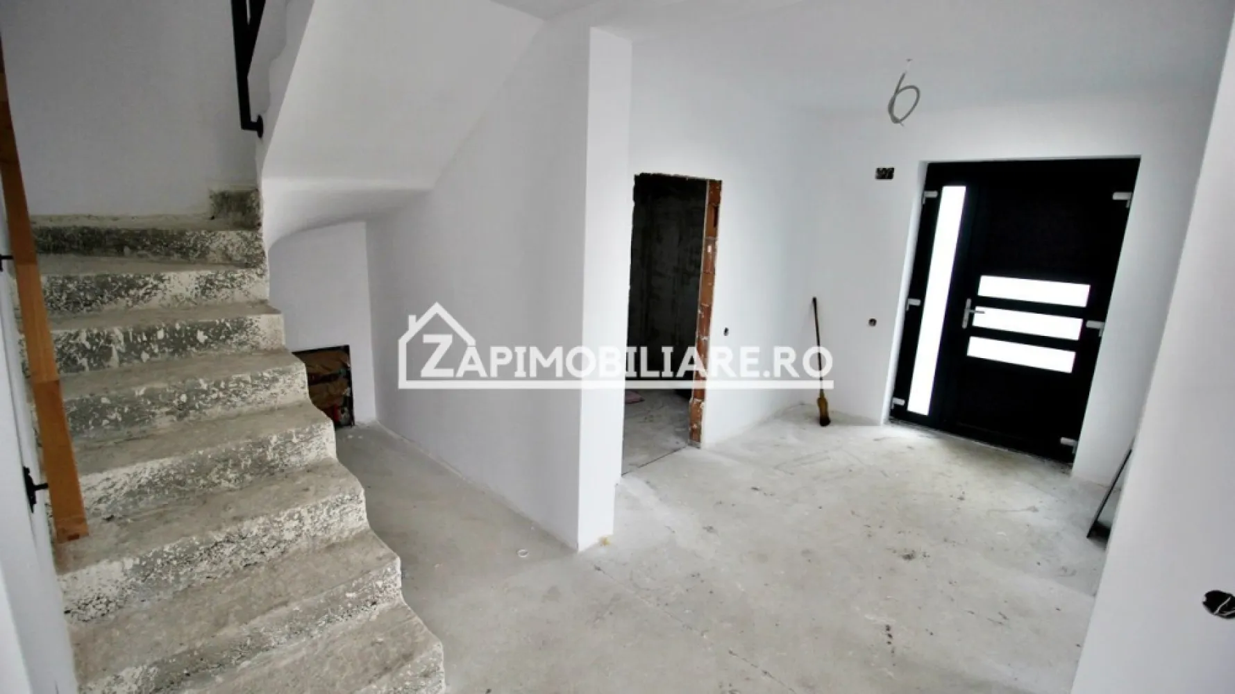 Casa 4 camere la cheie,2bai,120 mp,501 mp teren,zona Corunca