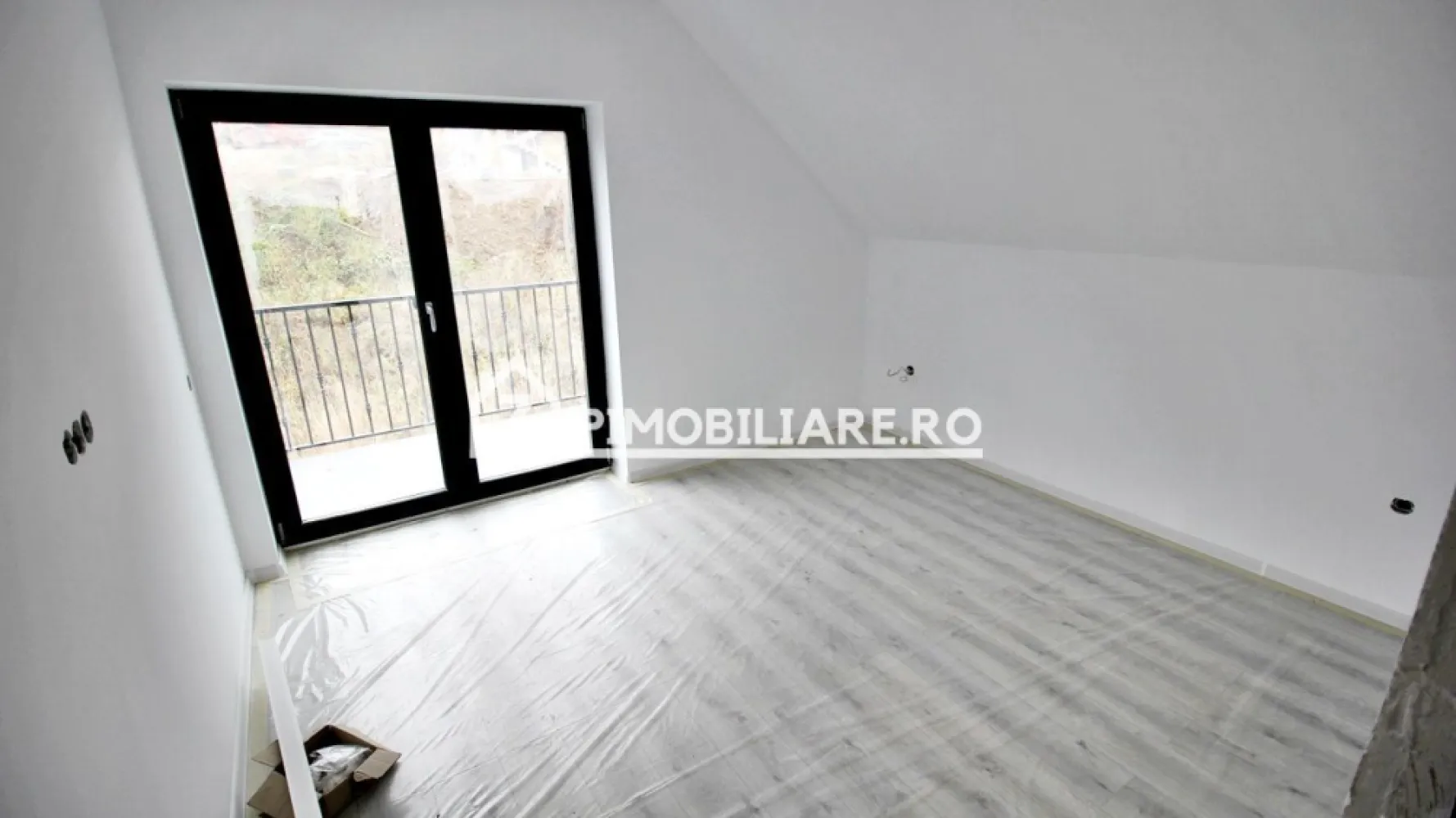 Casa 4 camere la cheie,2bai,120 mp,501 mp teren,zona Corunca
