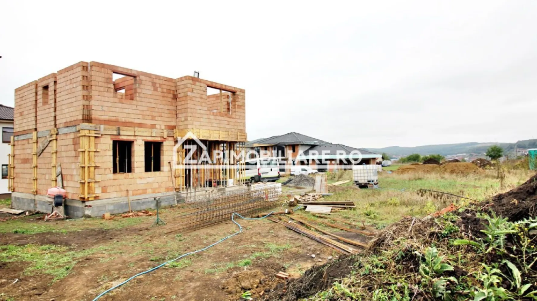 Casa 4 camere la cheie,2bai,120 mp,501 mp teren,zona Corunca