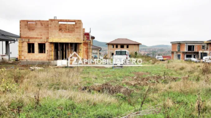 Casa 4 camere la cheie,2bai,120 mp,501 mp teren,zona Corunca