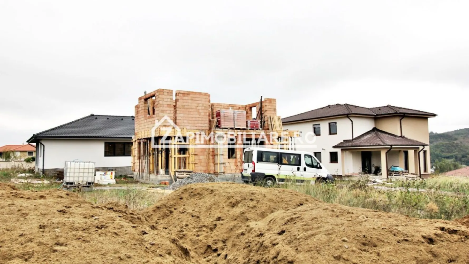 Casa 4 camere la cheie,2bai,120 mp,501 mp teren,zona Corunca