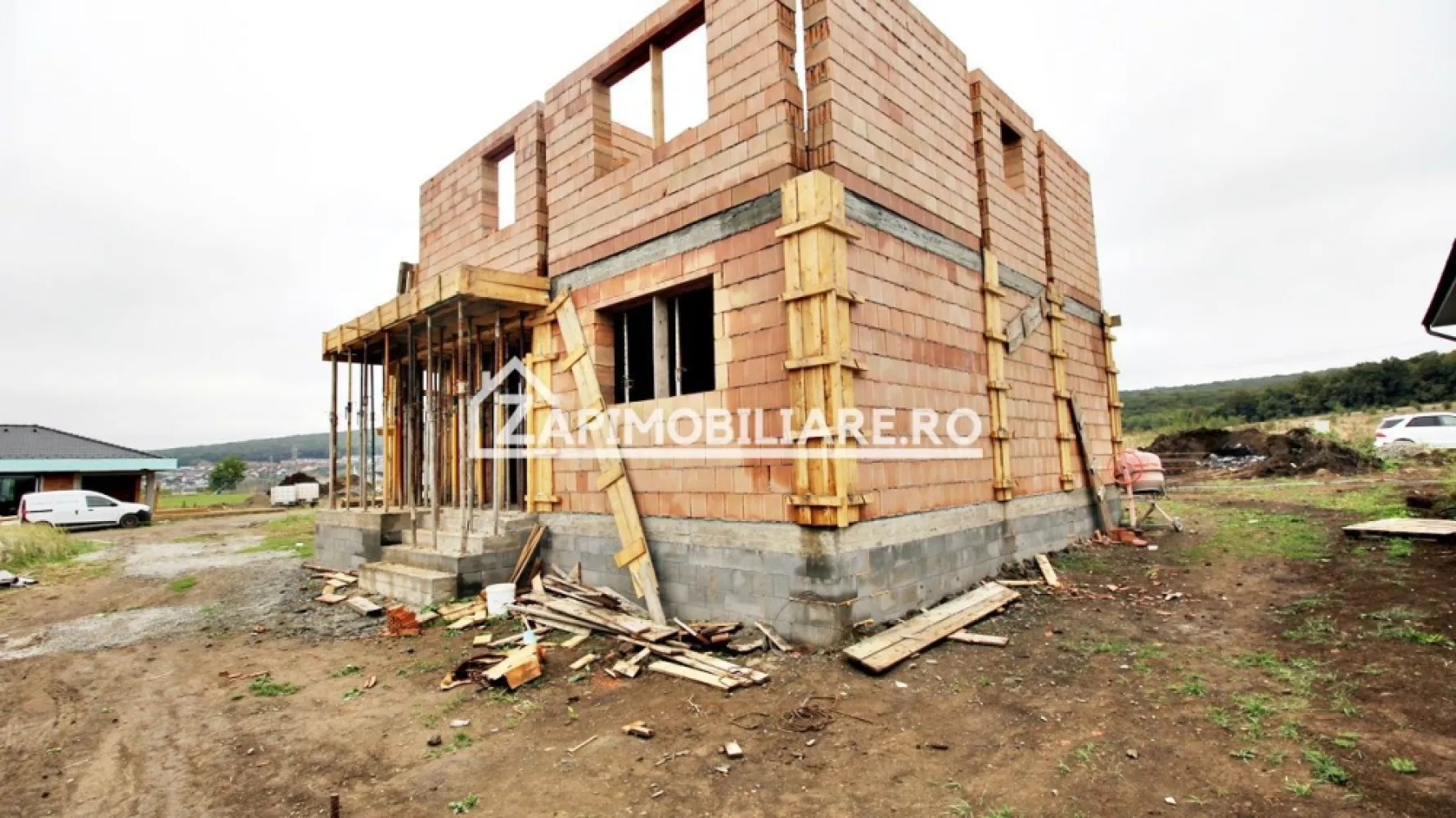 Casa 4 camere la cheie,2bai,120 mp,501 mp teren,zona Corunca
