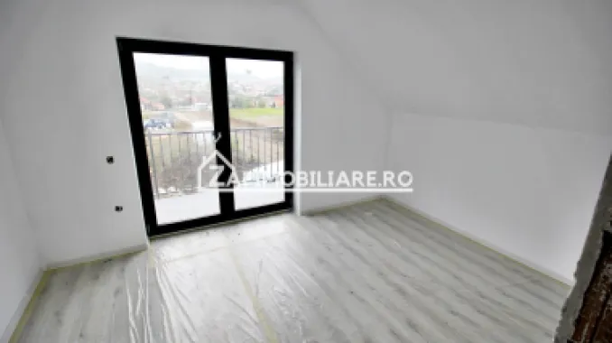 Casa 4 camere la cheie,2bai,120 mp,501 mp teren,zona Corunca