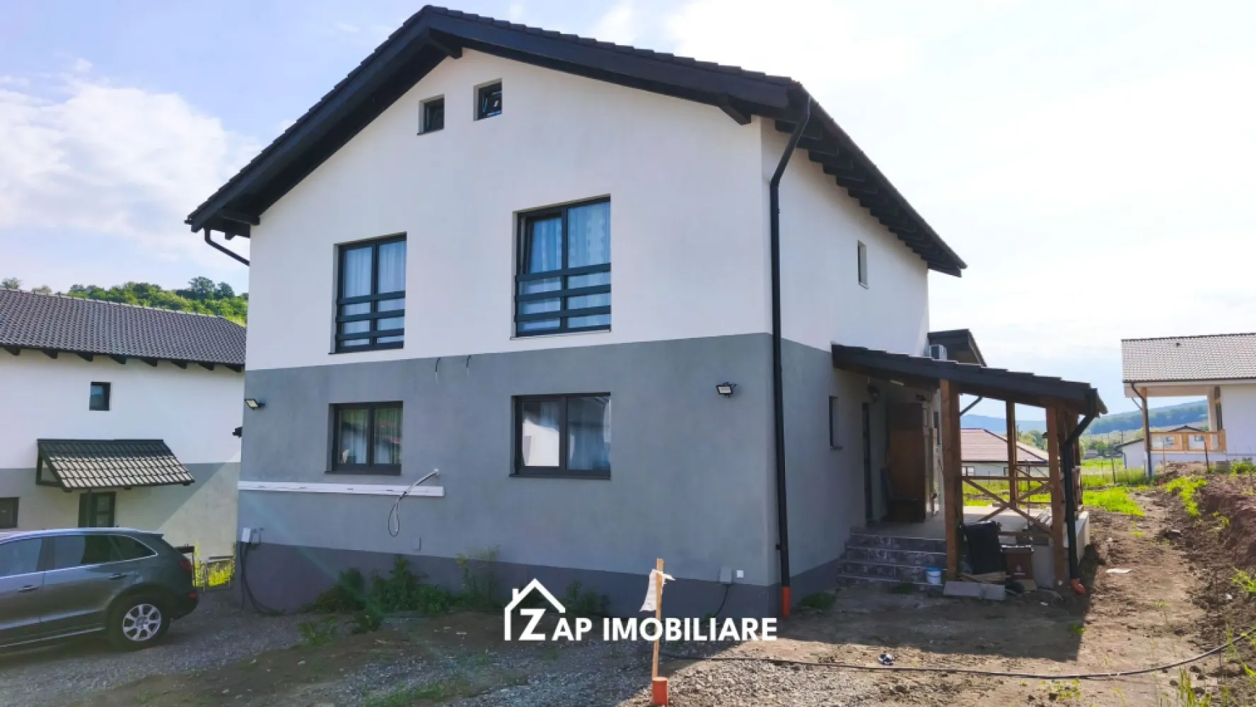 Duplex Livezeni - Cartier nou - 3 si 4 camere - Mentionati ID-ul proprietatii cand apelati: CP2116110
Contact ⓪⑦②⑥ ②②③ ⑧⑧⑥ Sebastian

De vânzare case noi tip duplex, singur în curte, situată în Livezeni, suprafata teren intre 250 si 350 mp,.
Casele sunt cu doua nivele P+E si au o suprafata de 120 mp construiti plus teren aferent.
Compartimentare- 
Parter: hol,baie,bucatarie,camara,casa scarii,living,terasa.
Etaj: hol,baie,2 dormitoare, 2 balcoane+Pod

Detalii:
Exista 2 variante de case cu 3 si cu 4 camere ( 2 respectiv 3 dormitoare )
- pereții sunt din cărămidă, acoperișul de țiglă, izolată cu polistiren de 10 cm eps 80
- stalpi de beton
- fundație din beton, planșeu de beton, geamuri termopane Tripan ,centrală termică pe condensație, calorifere tip propsop in bai, scară interioară din beton, ,acoperișul izoltat cu vată de 20 cm,pereții sunt vopsiți in 2 straturi de lavabil alb,
- șapa cât si tencuiala este mecanizata.
- anul construcției 2025

Utilitați:
- curent, apă, gaz, canalizare de oras

Casa se vinde la stadiul semifinisat avansat la prețul de 112000 EURO + TVA ( varianta cu 2 dormitoare si 3 camere ) 
Varianta cu 3 dormitoare si 4 camere la pretul de 124000 Euro + TVA
Pretul este negociabil in functie de avans
Mentionati ID-ul proprietatii cand apelati: CP2116110
Contact ⓪⑦②⑥ ②②③ ⑧⑧⑥ Sebastian