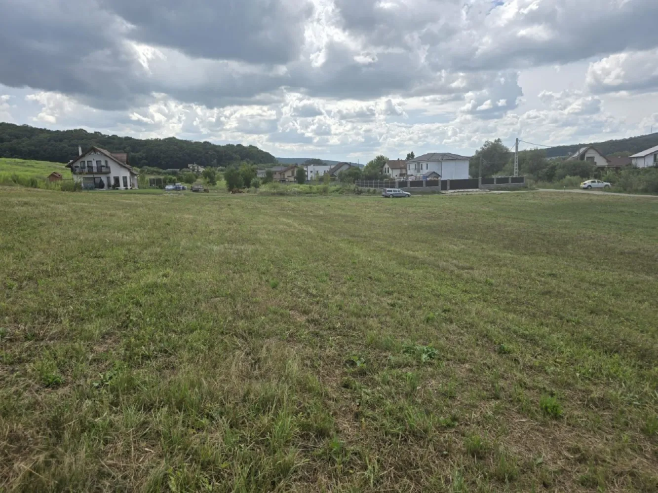 Teren intravilan 18.600 mp.cu deschidere de 250 m la drum - Vă oferim spre vânzare 3 parcele de teren intravilan in Livezeni cu suprafața de 5.000 si 2 parcele de 6.800 mp situat în Livezeni cu deschidere la drum de 250 m
Drumul este in curs de asfaltare
Contact 0774048706 Bogdan
Cei interesați pot achiziționa terenul de 5.000 mp la prețul de 45 euro mp negociabil comision ZERO.
 A doua parcelă de 6.800 mp se vinde la pretul de 50 euro mp
Dacă vă place această ofertă - sau pentru alte informații sunați la numărul de contact din anunț! 0774048706 Bogdan
Compania Zap Imobiliare vă pune la dispoziție toate informațiile, actele și documentele necesare alături de asistență și consiliere permanentă până la finalizarea achiziției imobiliare. Ne dorim să îți oferim cea mai plăcută experiență.