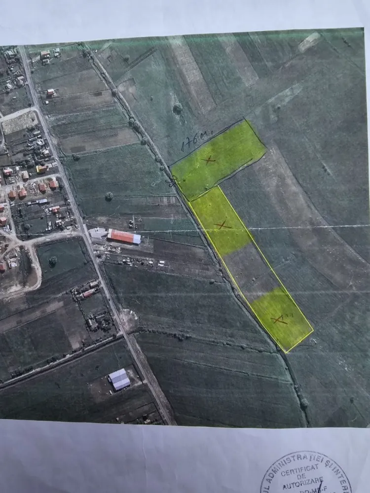 Teren intravilan 18.600 mp.cu deschidere de 250 m la drum - Vă oferim spre vânzare 3 parcele de teren intravilan in Livezeni cu suprafața de 5.000 si 2 parcele de 6.800 mp situat în Livezeni cu deschidere la drum de 250 m
Drumul este in curs de asfaltare
Contact 0774048706 Bogdan
Cei interesați pot achiziționa terenul de 5.000 mp la prețul de 45 euro mp negociabil comision ZERO.
 A doua parcelă de 6.800 mp se vinde la pretul de 50 euro mp
Dacă vă place această ofertă - sau pentru alte informații sunați la numărul de contact din anunț! 0774048706 Bogdan
Compania Zap Imobiliare vă pune la dispoziție toate informațiile, actele și documentele necesare alături de asistență și consiliere permanentă până la finalizarea achiziției imobiliare. Ne dorim să îți oferim cea mai plăcută experiență.