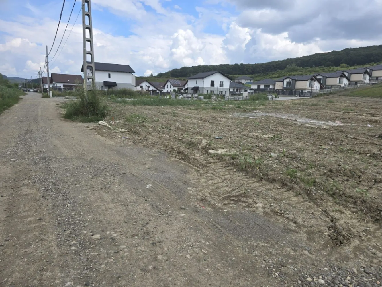 Teren intravilan 18.600 mp.cu deschidere de 250 m la drum
