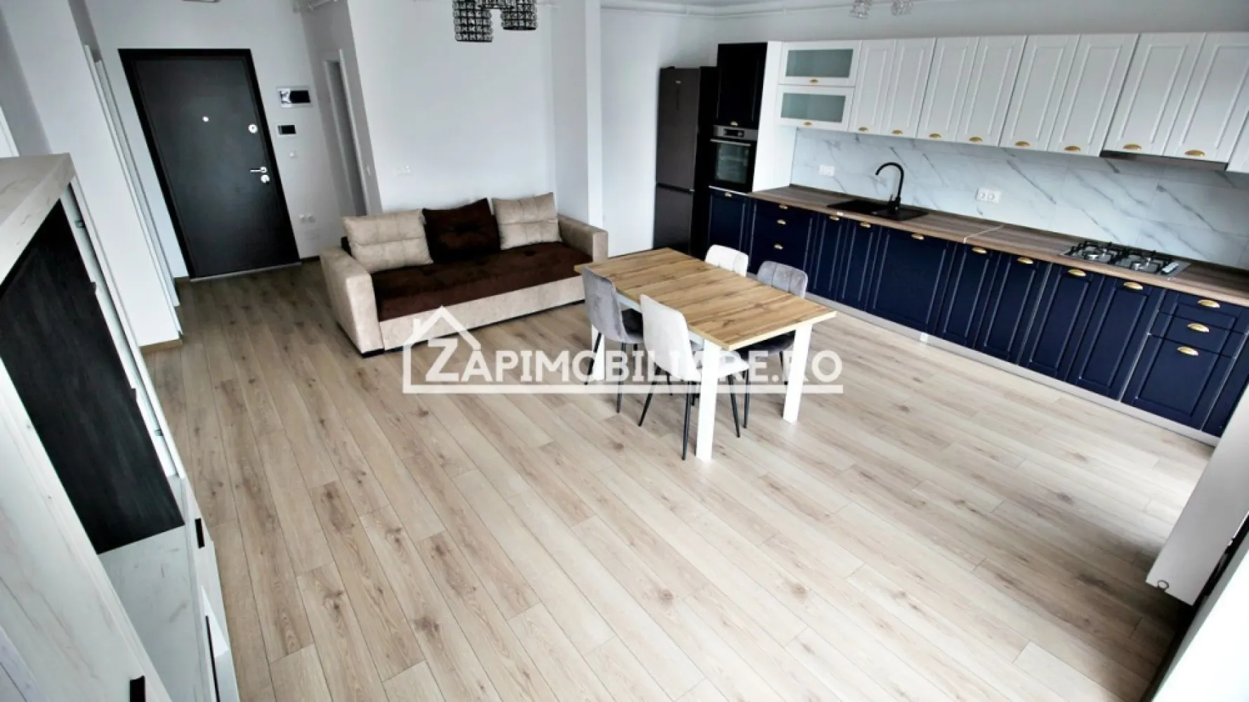 Apartament 2 camere,bloc nou,56mp.1 parcare privată 1pivnită - Contact 0774048706 Bogdan
De închiriat apartament 2 camere in bloc Nou cu parcare privată, decomandat confort 1, situat în cartierul Maurer, suprafață utilă de 56 mp, situat la etajul 5 din 8 oferit de Zap Imobiliare.
Detalii: 
- 1 living, 1 dormitor, 1 bucătărie, 1 baie, 1 balcon , 1 hol, 1 pivnită, 1 parcare privată, 1 debara
- centrală termică, calorifere, geamuri termopan, ușă metalică.
- masina de spalat rufe, frigider,aragaz

Proprietatea se află într-o zonă cu un confort deosebit, datorită amplasării în imediata apropiere a tot ceea ce înseamnă viață modernă, și anume: mijloace de transport în comun, magazine, unități de învățământ de toate gradele, piață, parc, bănci, farmacii, s.a.
Locuința se închiriază mobilată și utilată la prețul de 400 Euro 
Comisionul perceput este de 50% din valoarea primei chirii si se plateste o singura data in momentul semnarii contractului de inchiriere.
Contact 0774048706 Bogdan
Acest anunț nu corespunde cerințelor tale? Sună la numărul afișat în anunț și unul dintre agenții noștri te va ajuta cu alte oferte personalizate în funcție de cerințele tale.