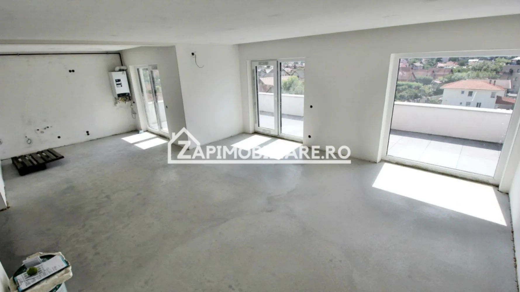 Penthous 3 cam.1 terasă,1 balcon 2 băi,1 dressing,1 parcare - Contact 0774048706 Bogdan
De vânzare Penthous cu LIFT, 3 camere decomandat confort 1, situat în cartierul Unirii, strada Constandin Hagi Stoian ,in spate la Penny, suprafață utilă de 108 mp, suprafata construita 170 mp.situat la etajul 4 din 4 oferit de Zap Imobiliare 
Detalii: 
- 1 living, 2 dormitoare, 1 bucătărie, 2 băi, 1 terasă, 1 balcon, 1 hol,1 debara, 1 dressing
- centrală termică, incălzire in pardoseală, geamuri tripan, ușă metalică.interfon,
Proprietatea se află într-o zonă cu un confort deosebit, datorită amplasării în imediata apropiere a tot ceea ce înseamnă viață modernă, și anume: mijloace de transport în comun, magazine, unități de învățământ de toate gradele, piață, parc, bănci, farmacii, s.a.
Locuința se vinde semifinisată la prețul de 182.000 Euro negociabil. Comisionul este ZERO!
Contact 0774048706 Bogdan

Dacă vă place această ofertă - sau pentru alte informații sunați la numărul de contact din anunț! 
Compania Zap Imobiliare vă pune la dispoziție toate informațiile, actele și documentele necesare alături de asistență și consiliere permanentă până la finalizarea achiziției imobiliare. Ne dorim să îți oferim cea mai plăcută experiență, îndeplinim vise cu pereți!