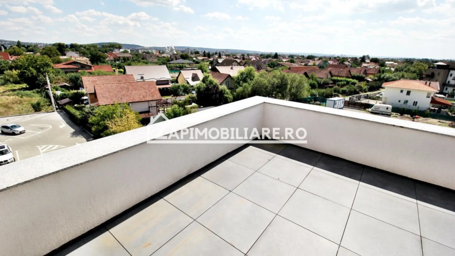 Penthous 3 cam.1 terasă,1 balcon 2 băi,1 dressing,1 parcare - Contact 0774048706 Bogdan
De vânzare Penthous cu LIFT, 3 camere decomandat confort 1, situat în cartierul Unirii, strada Constandin Hagi Stoian ,in spate la Penny, suprafață utilă de 108 mp, suprafata construita 170 mp.situat la etajul 4 din 4 oferit de Zap Imobiliare 
Detalii: 
- 1 living, 2 dormitoare, 1 bucătărie, 2 băi, 1 terasă, 1 balcon, 1 hol,1 debara, 1 dressing
- centrală termică, incălzire in pardoseală, geamuri tripan, ușă metalică.interfon,
Proprietatea se află într-o zonă cu un confort deosebit, datorită amplasării în imediata apropiere a tot ceea ce înseamnă viață modernă, și anume: mijloace de transport în comun, magazine, unități de învățământ de toate gradele, piață, parc, bănci, farmacii, s.a.
Locuința se vinde semifinisată la prețul de 182.000 Euro negociabil. Comisionul este ZERO!
Contact 0774048706 Bogdan

Dacă vă place această ofertă - sau pentru alte informații sunați la numărul de contact din anunț! 
Compania Zap Imobiliare vă pune la dispoziție toate informațiile, actele și documentele necesare alături de asistență și consiliere permanentă până la finalizarea achiziției imobiliare. Ne dorim să îți oferim cea mai plăcută experiență, îndeplinim vise cu pereți!