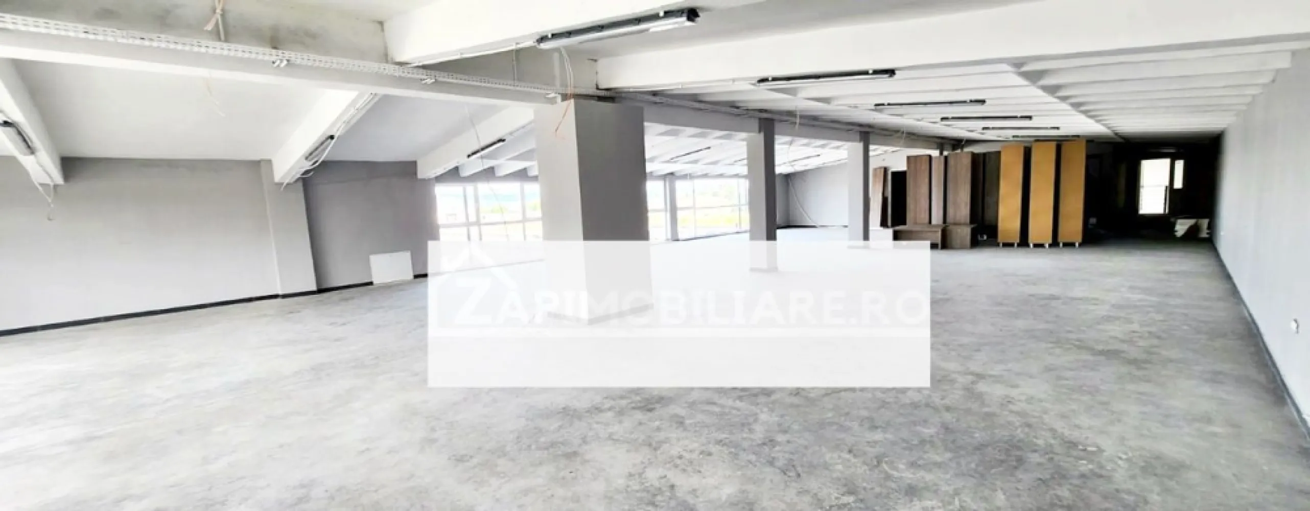 De închiriat spatiu pentru sală de fitness - De închiriat spatiu pentru sala de fitness în cartierul Mureșeni, suprafață utilă de 400 .mp, oferit de Zap Imobiliare,
Detalii:
- 2 vestiare cu dușuri, 1 saună, ,
- incalzire, geamuri termopan
- locuri de parcare,

Proprietatea se află într-o zonă cu un confort deosebit, datorită amplasării în imediata apropiere a tot ceea ce înseamnă viață modernă, și anume: mijloace de transport în comun, magazine, unități de învățământ de toate gradele, piață, parc, bănci, farmacii, s.a.
Sala se închiriază mobilată și utilată la prețul de 6 euro / mp + TVA.
-----------------------------------------------------------------------------------------------------------------------------------------
Comisionul perceput este de 50% din valoarea primei chirii.Și se percepe o singură dată!
Acest anunț nu corespunde cerințelor tale? Sună la numărul afișat în anunț și unul dintre agenții noștri te va ajuta cu alte oferte personalizate în funcție de cerințele tale.