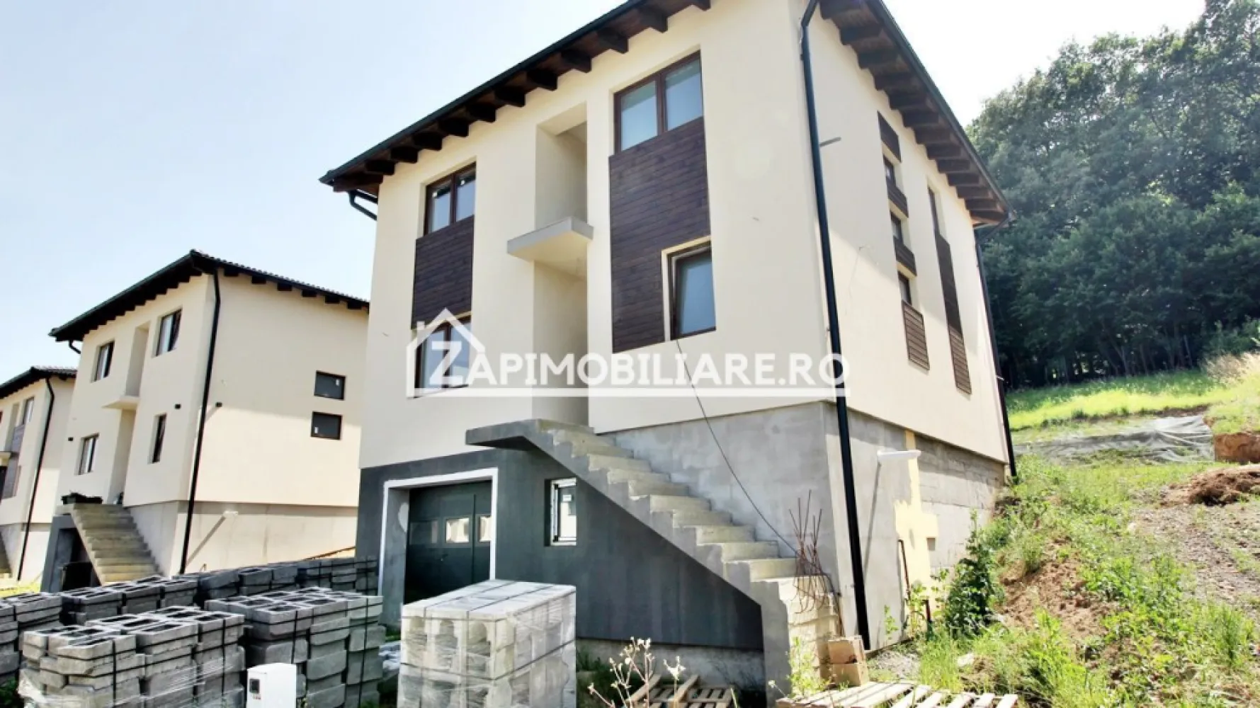 Casa D-P-E 240 mp, teren 800 mp,comosion ZERO!