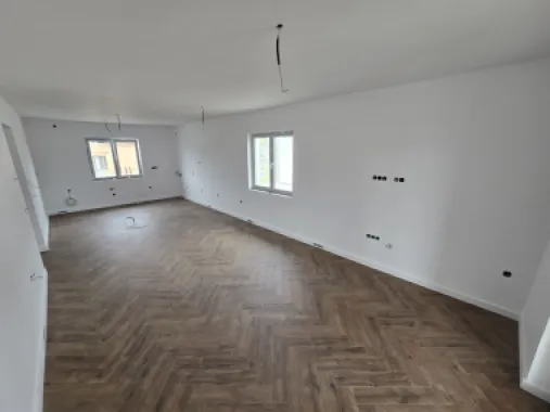 Casă 4 cam,2 băi,terasă acoperită,500mp.teren,gard,pavaj.