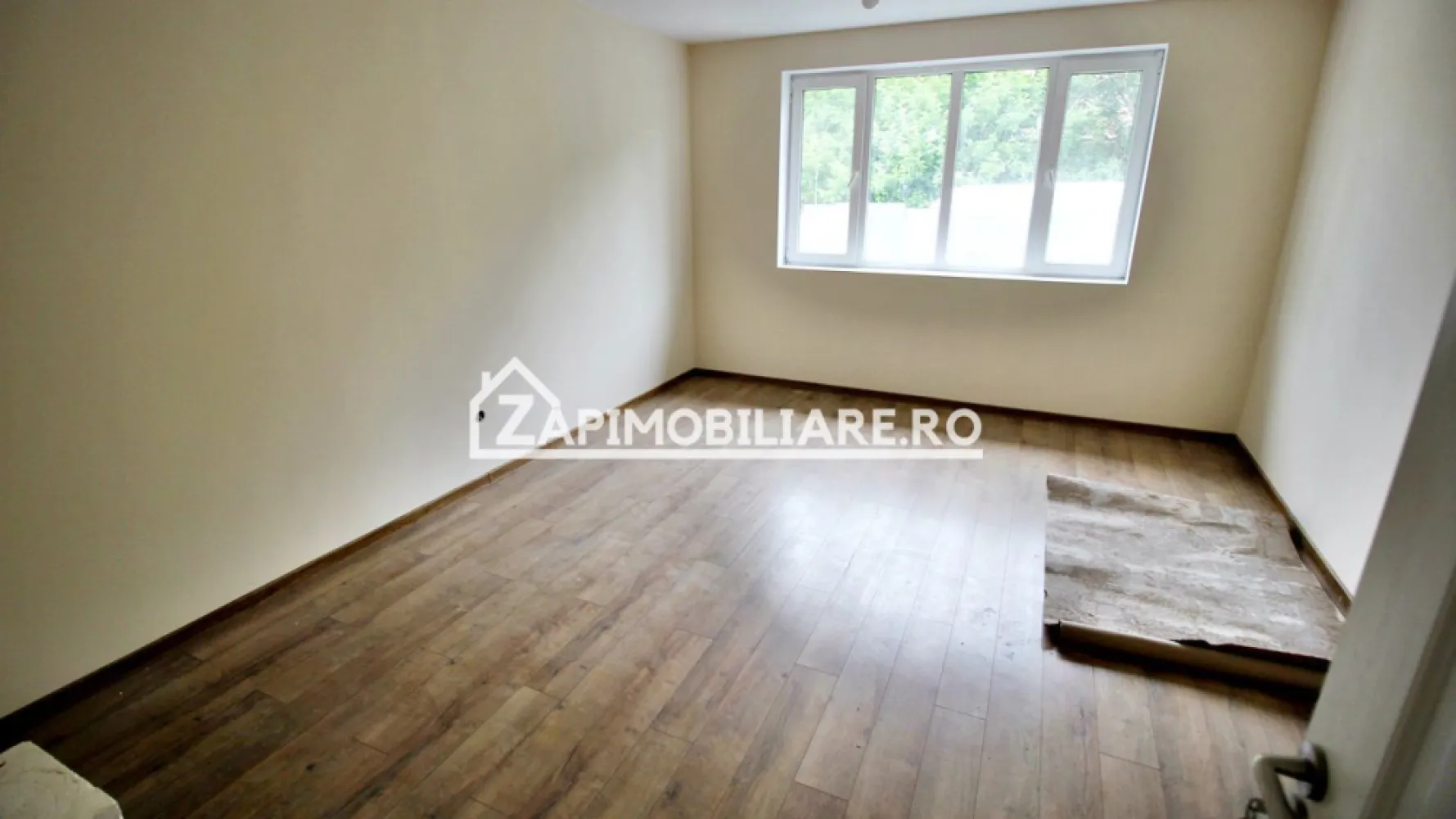 Casa 3 camere, renovată,90 mp, 3500 mp teren, cartier Unirii - Contact 0774048706 Bogdan
De închiriat casă, singur în curte, 2 camere recent renovată,situată în cartierul Unirii suprafața utilă de 90 mp amplasată pe un teren cu suprafață de 500 mp.
Compartimentare:
- 1 bucătărie, 1 baie, 2 dormitoare, 1 hol, 
Detalii:
- centrală termică, calorifere, geamuri termopan
Casa se închiriază mobilată și utilată la prețul de 650 Euro negociabil.
Comisionul perceput este de 50% din valoarea primei chirii si se plateste o singura data in momentul semnarii contractului de inchiriere.
Contact 0774048706 Bogdan
Acest anunț nu corespunde cerințelor tale? Sună la numărul afișat în anunț și unul dintre agenții noștri te va ajuta cu alte oferte personalizate în funcție de cerințele tale.