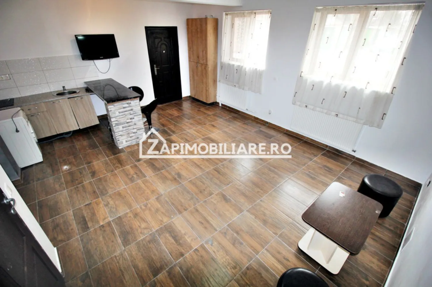 2 apartamente cu 1 cameră ,90 mp,semicentral,zona Nova Vita - Contact 0774048706 Bogdan 
De vânzare 2 apartamente cu 1 cameră,1 baie, 1 bucătărie , situat în zona semicentral , strada, bodor Peter zona Nova Vita suprafață utilă de 75 mp, suprafata construită 90 mp situat la parter oferit de Zap Imobiliare 
Detalii: 
- fiecare apartament are 1 dormitor, 1 bucătărie, 1 baie, 1 hol
- centrală termică, calorifere, geamuri termopan, ușă metalică.
- masina de spalat rufe, frigider, plită electrică

Proprietatea se află într-o zonă cu un confort deosebit, datorită amplasării în imediata apropiere a tot ceea ce înseamnă viață modernă, și anume: mijloace de transport în comun, magazine, unități de învățământ de toate gradele, piață, parc, bănci, farmacii, s.a.
Locuința se vinde partial mobilată și partial utilată la prețul de 110.000 euro Euro negociabil. Comisionul este ZERO!
Contact 0774048706 Bogdan

Dacă vă place această ofertă - sau pentru alte informații sunați la numărul de contact din anunț! 
Compania Zap Imobiliare vă pune la dispoziție toate informațiile, actele și documentele necesare alături de asistență și consiliere permanentă până la finalizarea achiziției imobiliare. Ne dorim să îți oferim cea mai plăcută experiență, îndeplinim vise cu pereți!
