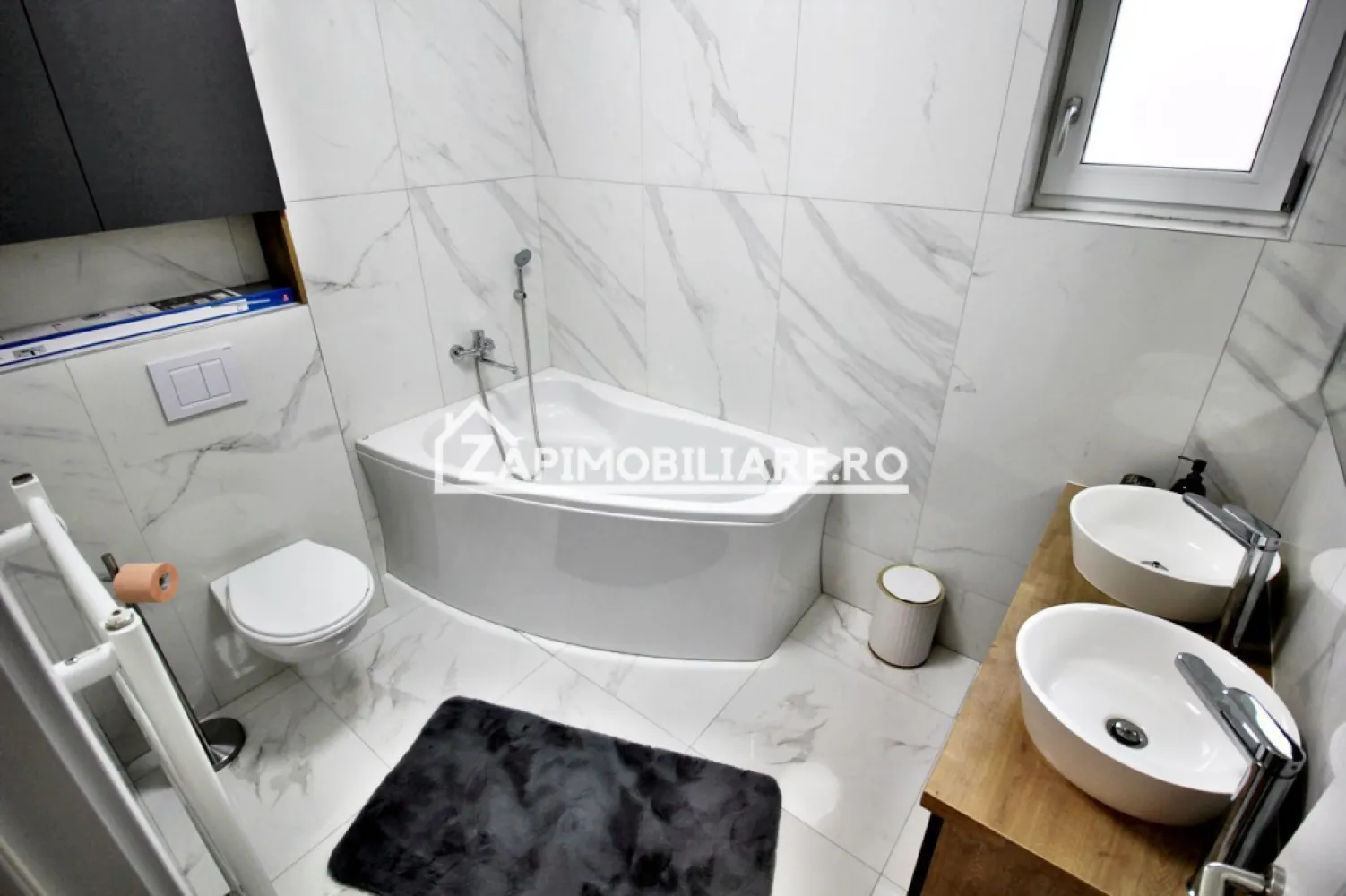 Apartament 3 camere, la cheie mobilat ,2 balcoane,2 parcări