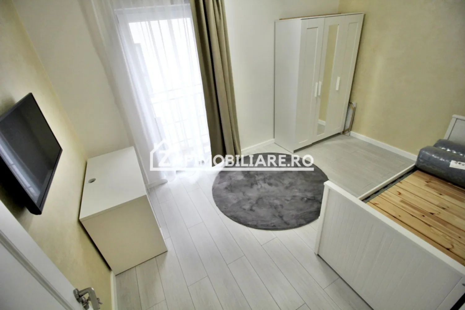 Apartament 3 camere, la cheie mobilat ,2 balcoane,2 parcări