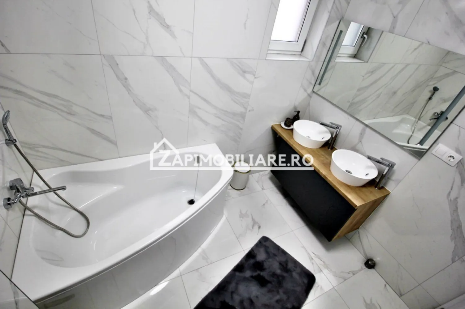 Apartament 3 camere, la cheie mobilat ,2 balcoane,2 parcări